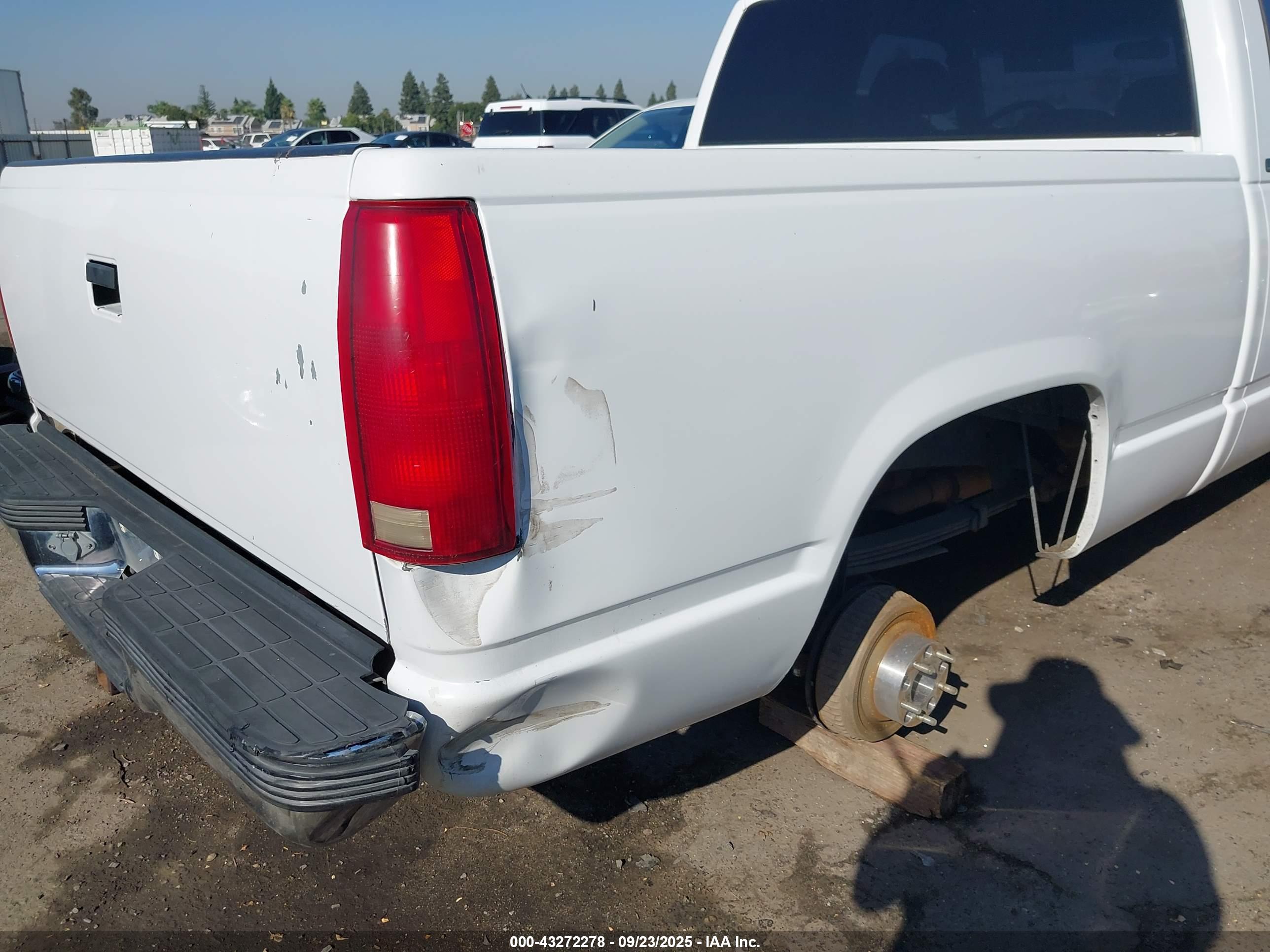 CHEVROLET C1500 image 6