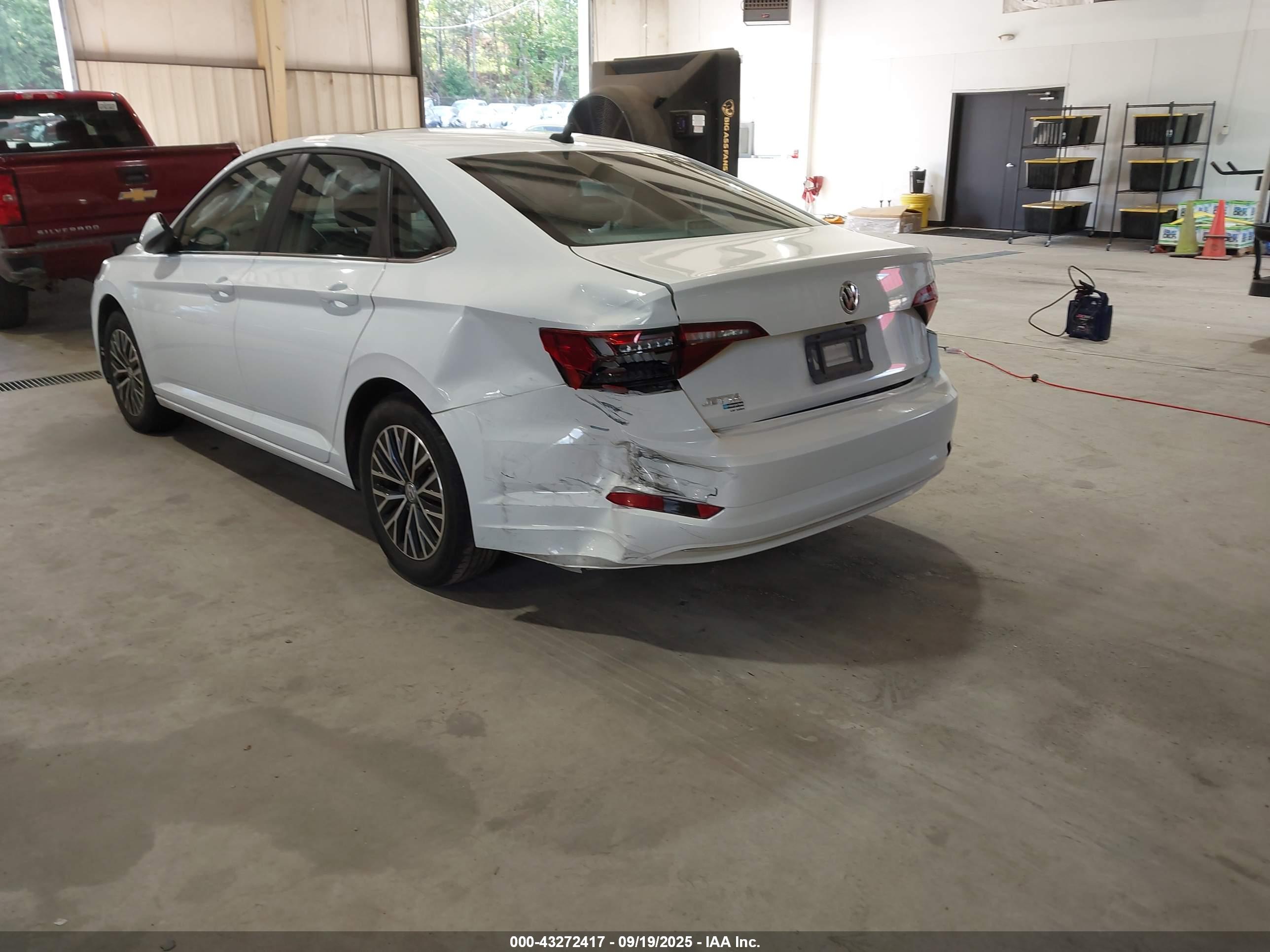 VOLKSWAGEN JETTA image 3