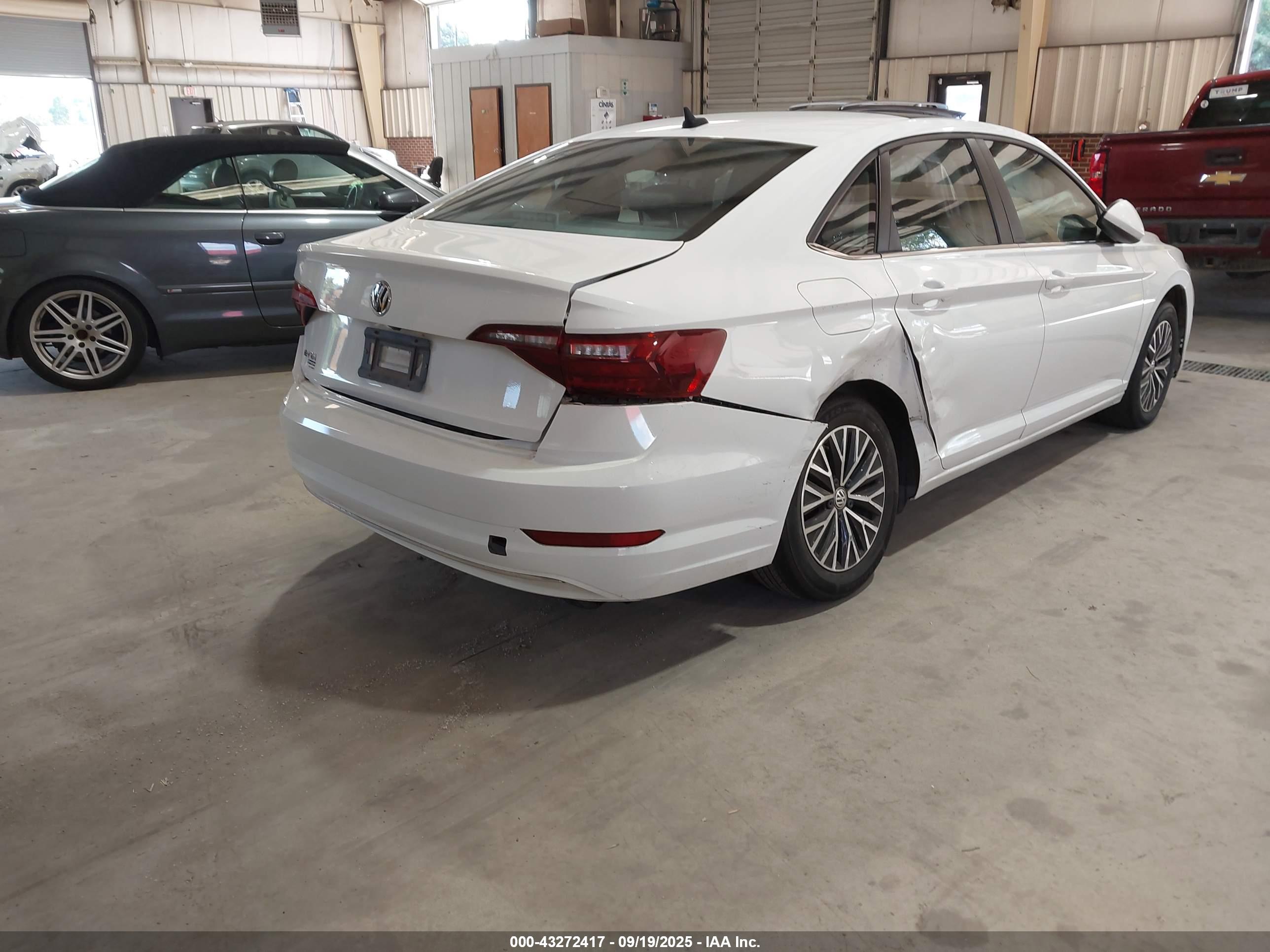 VOLKSWAGEN JETTA image 4