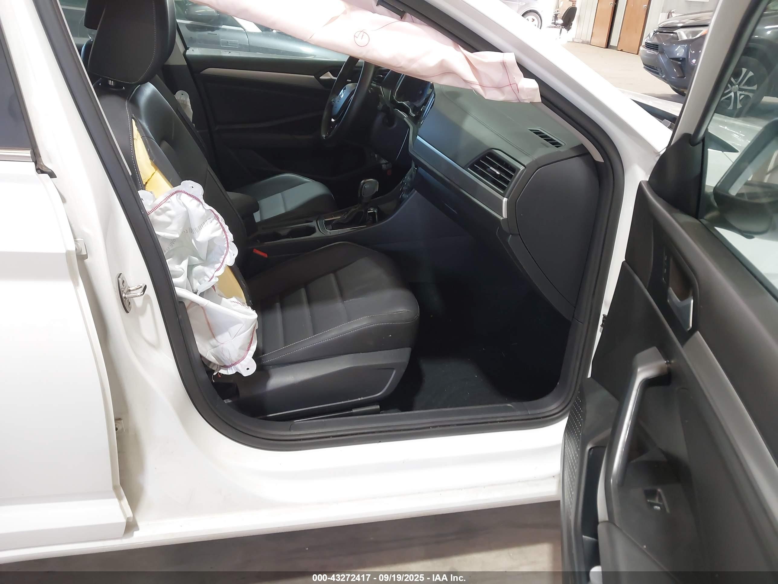 VOLKSWAGEN JETTA image 5
