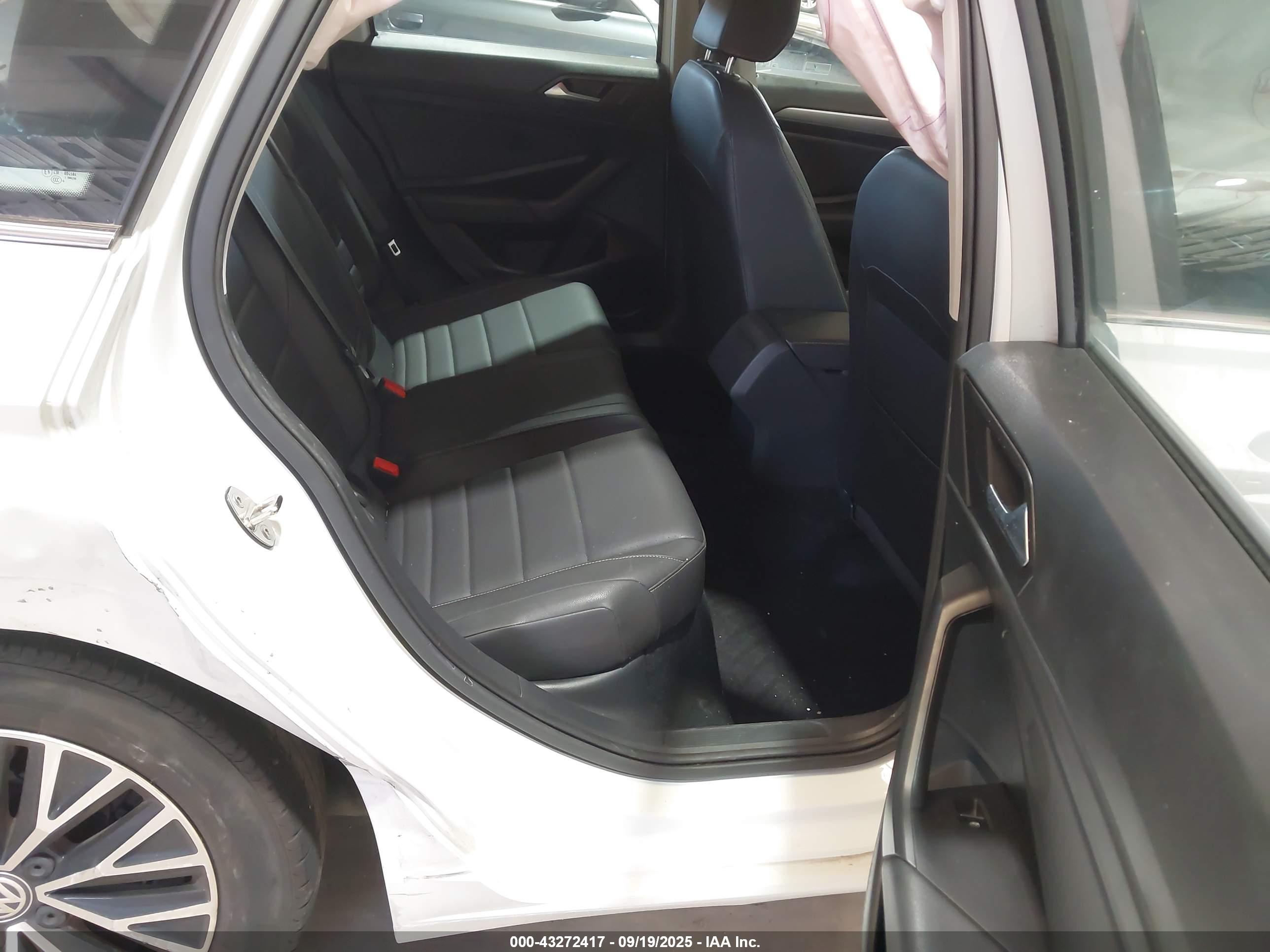 VOLKSWAGEN JETTA image 8