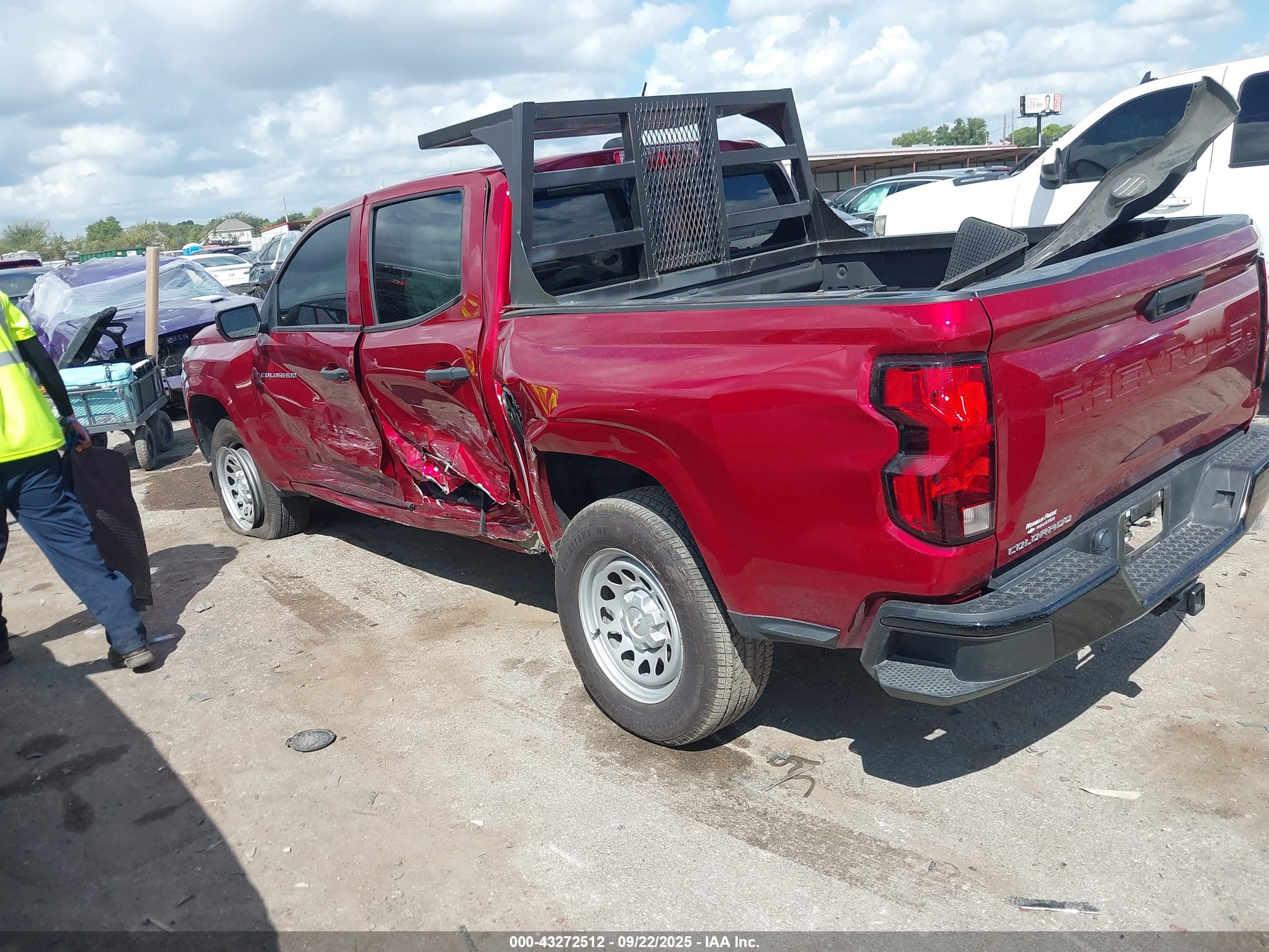 CHEVROLET COLORADO image 3