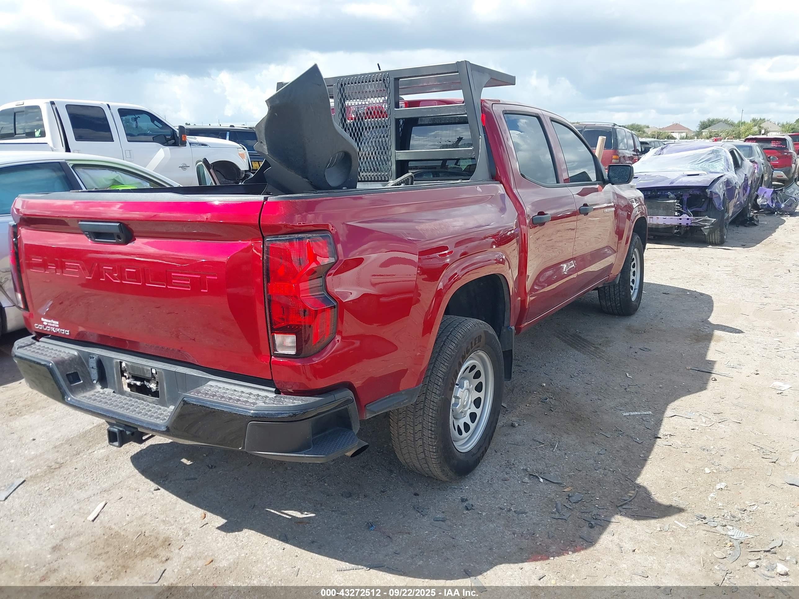 CHEVROLET COLORADO image 4