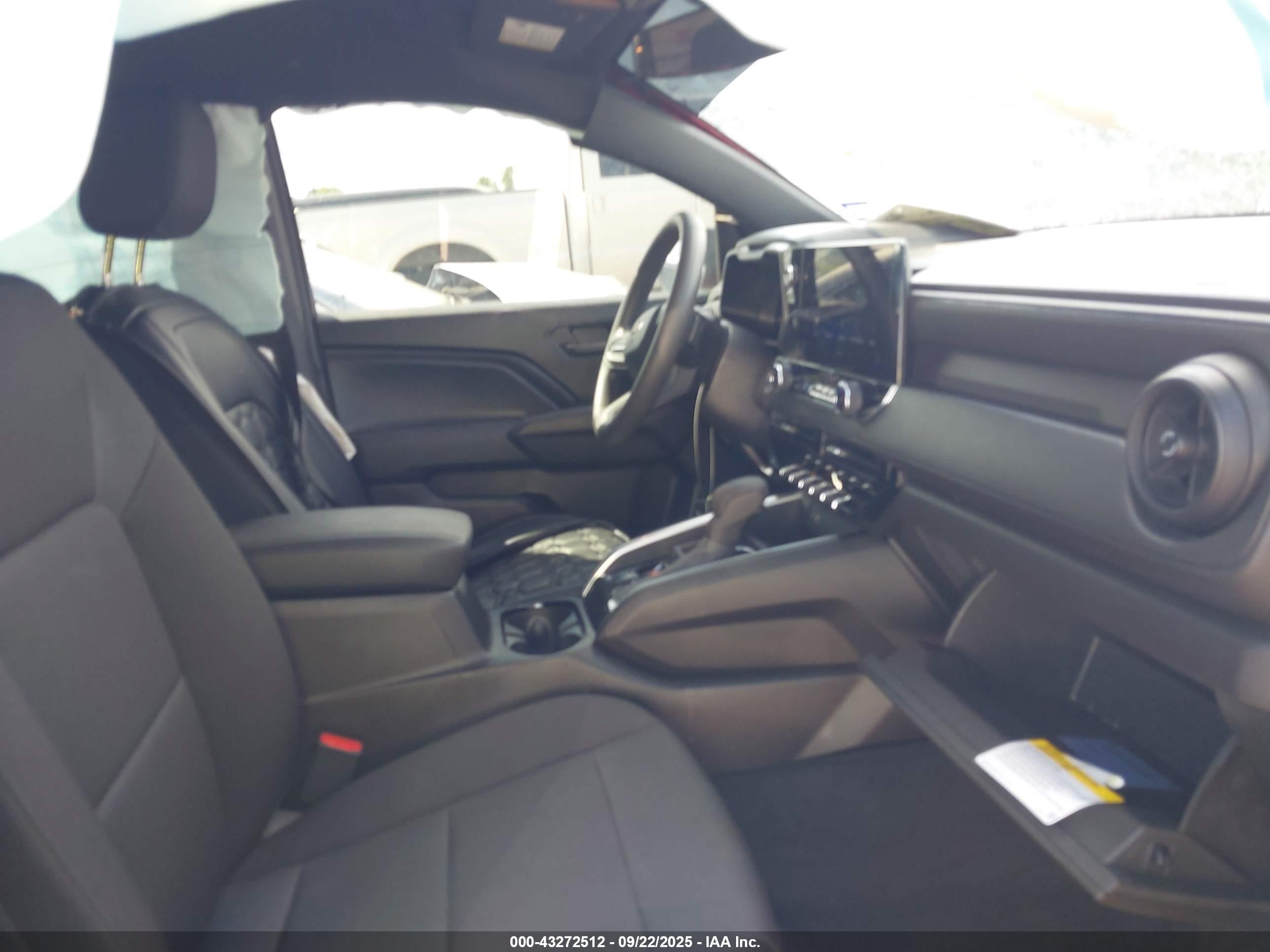 CHEVROLET COLORADO image 5