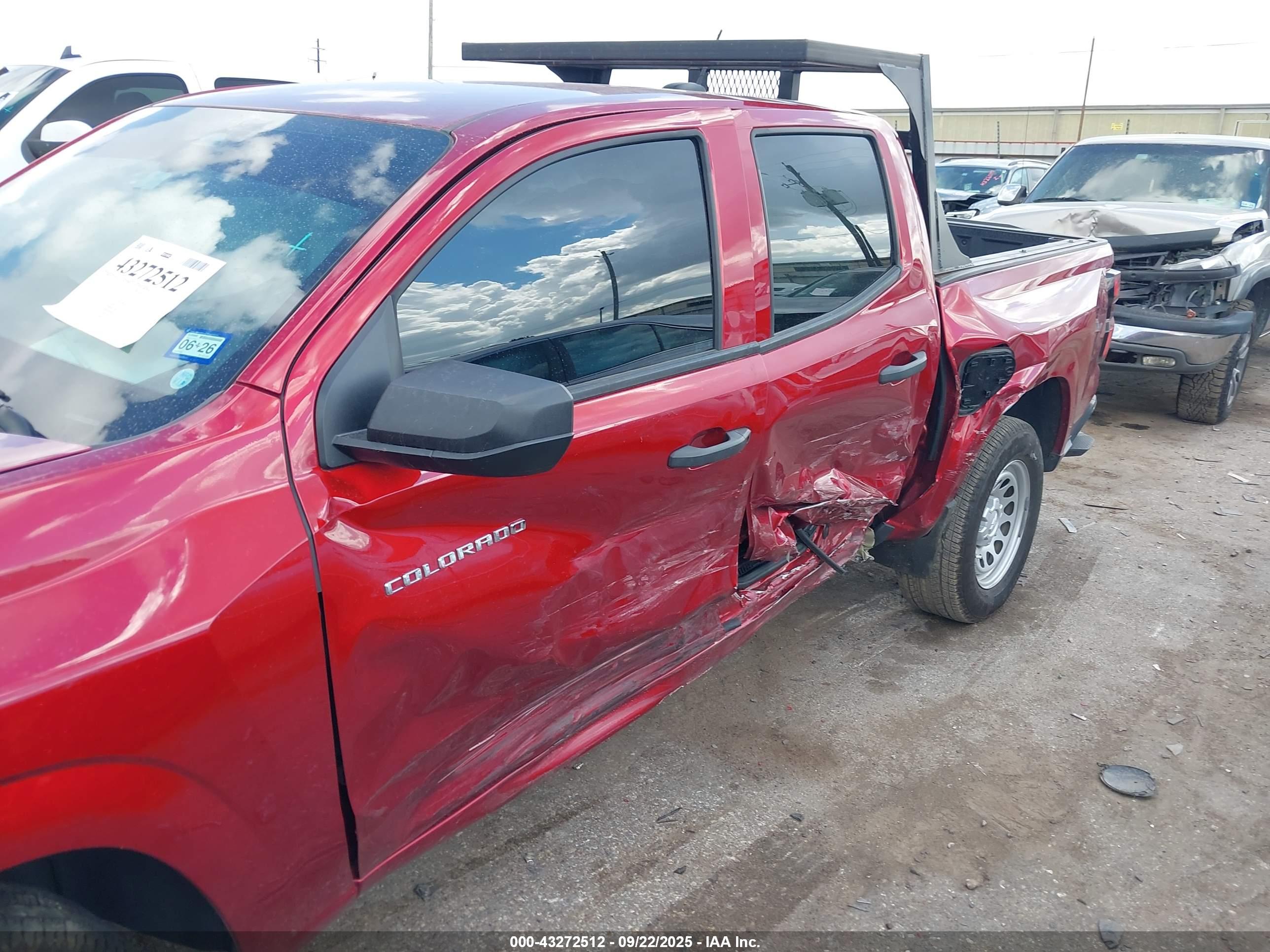 CHEVROLET COLORADO image 6
