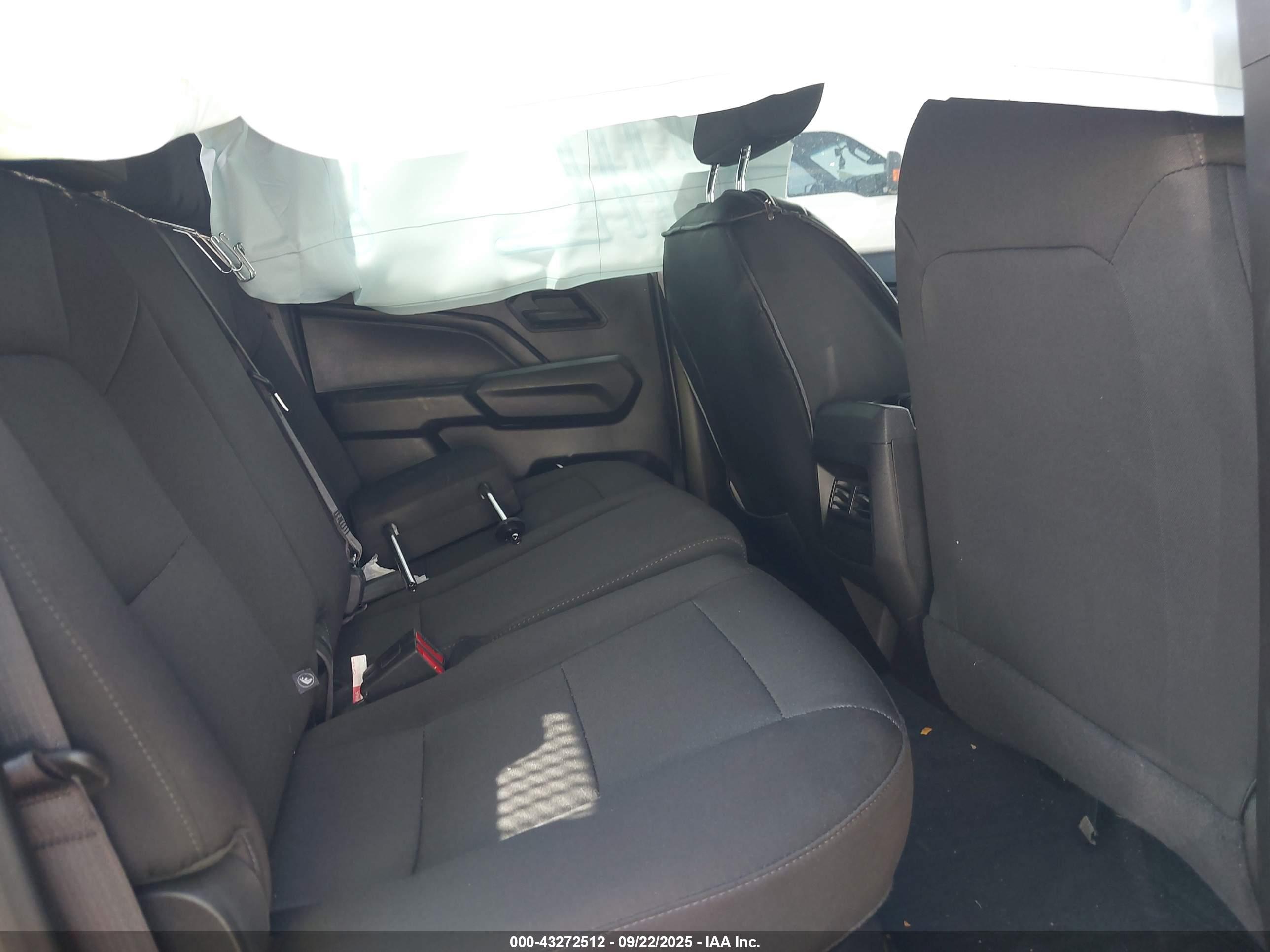 CHEVROLET COLORADO image 8