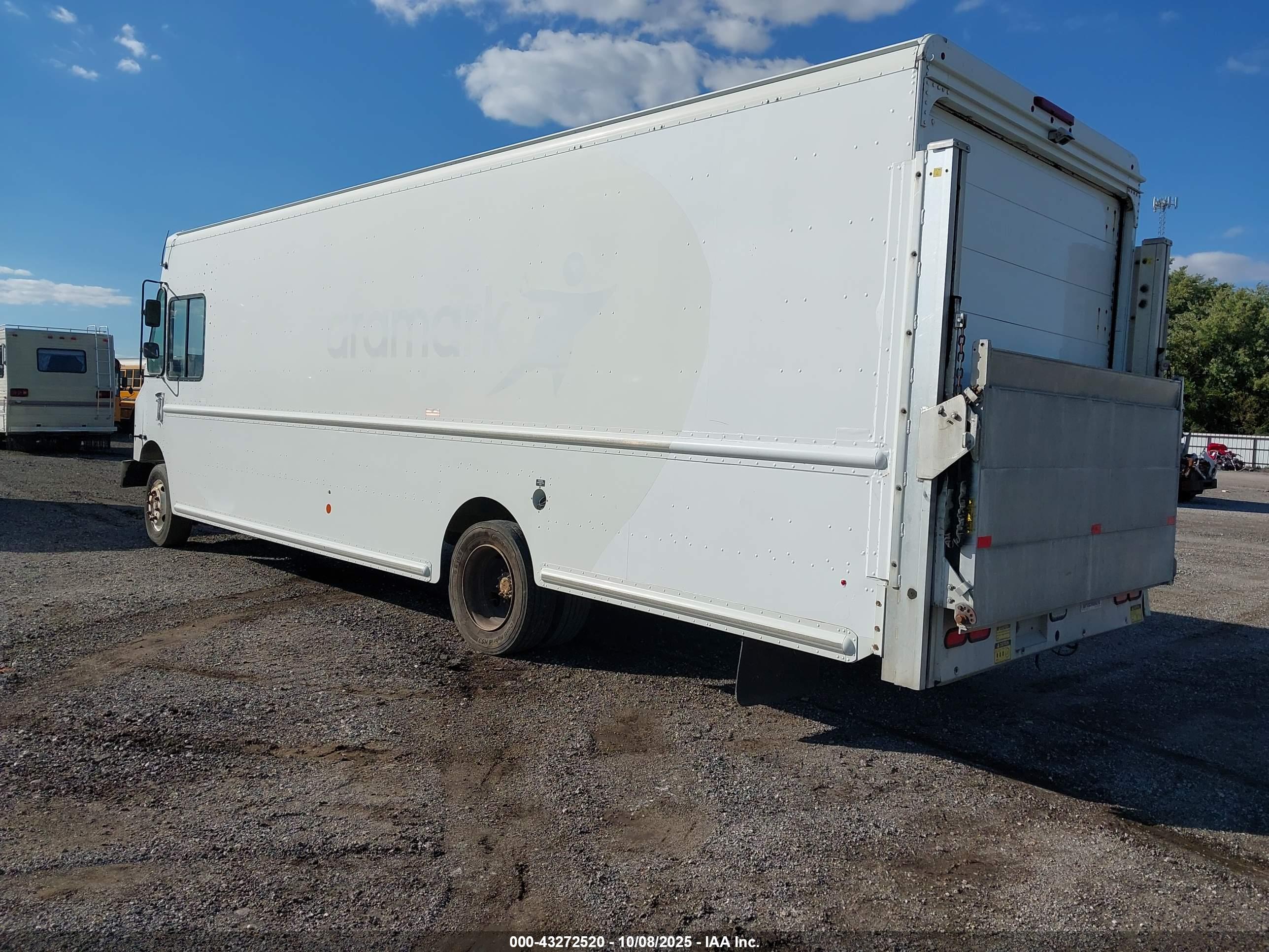 FREIGHTLINER CHASSIS image 3