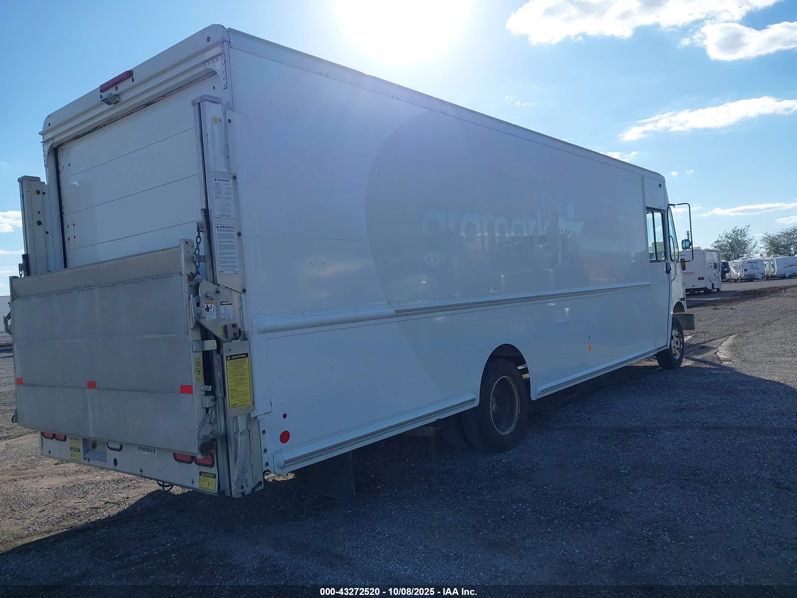 FREIGHTLINER CHASSIS image 4