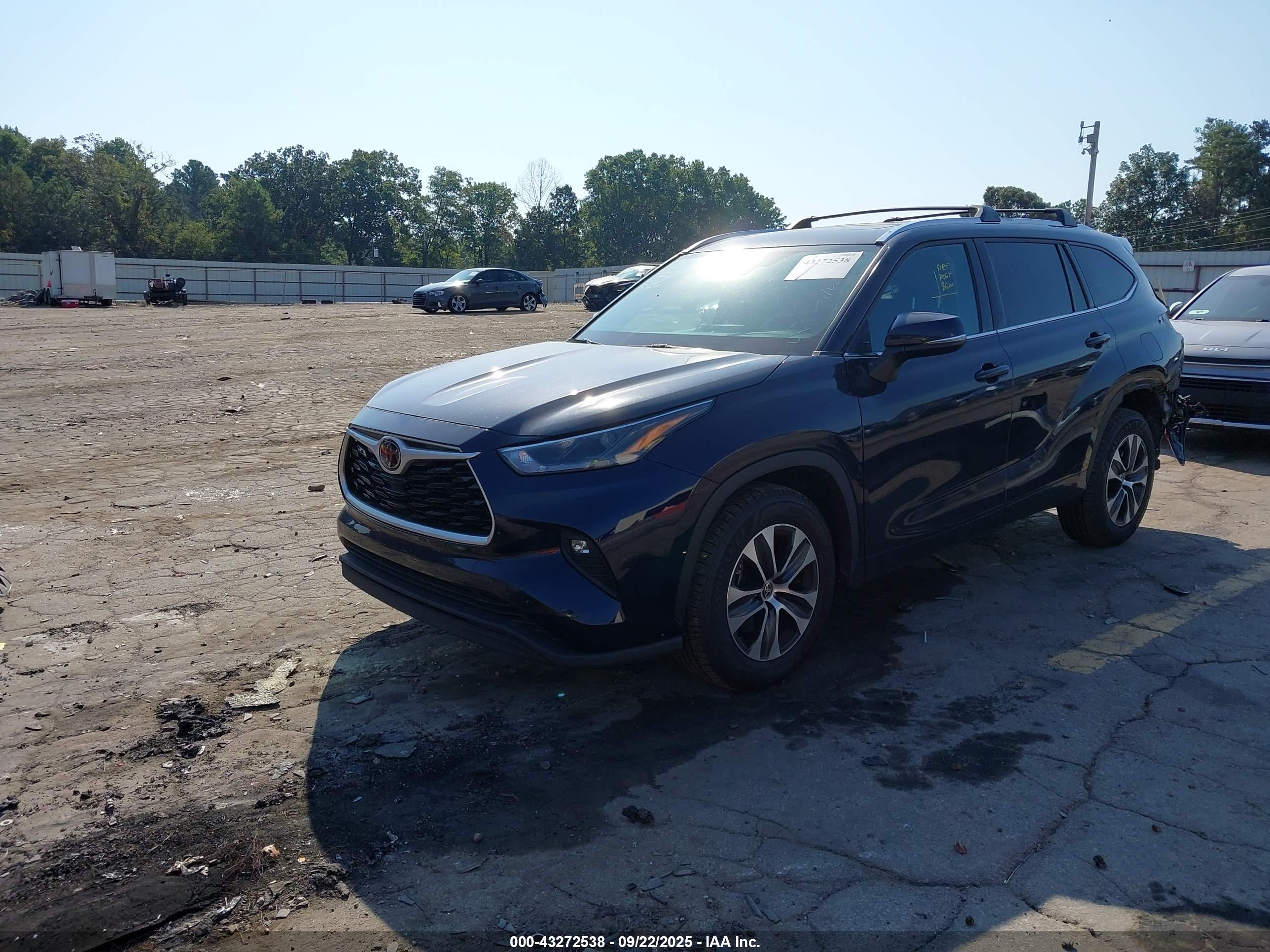TOYOTA HIGHLANDER image 2