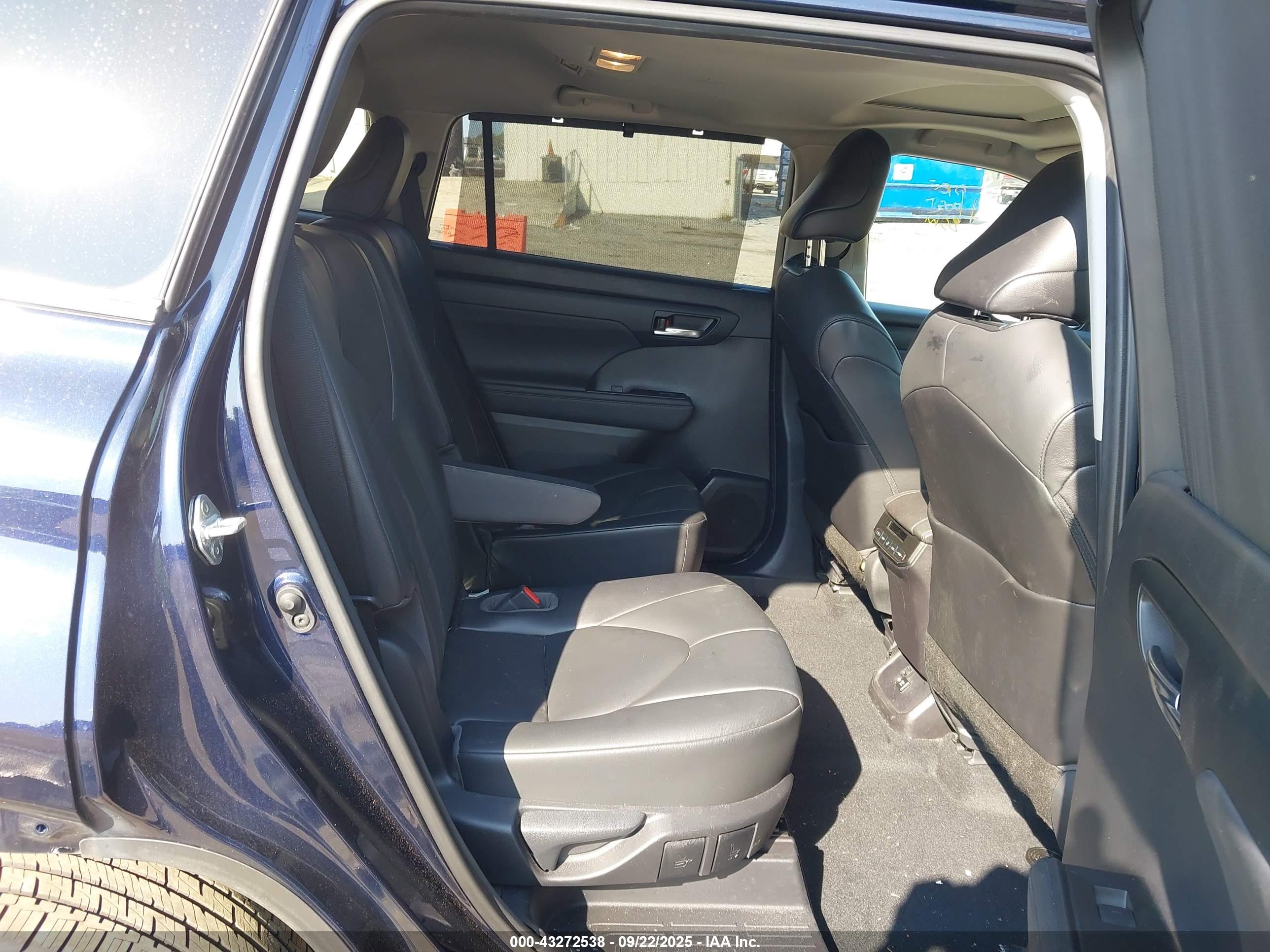 TOYOTA HIGHLANDER image 8