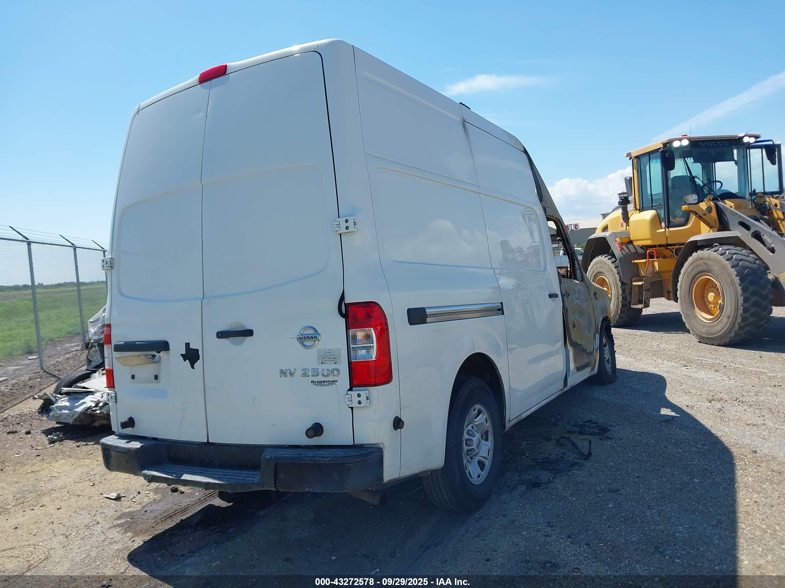 NISSAN NV image 4