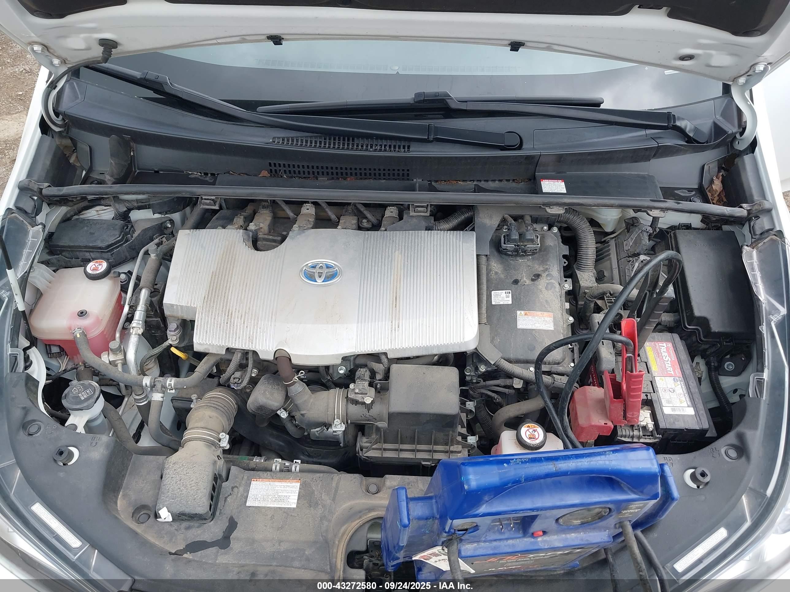 TOYOTA PRIUS image 10