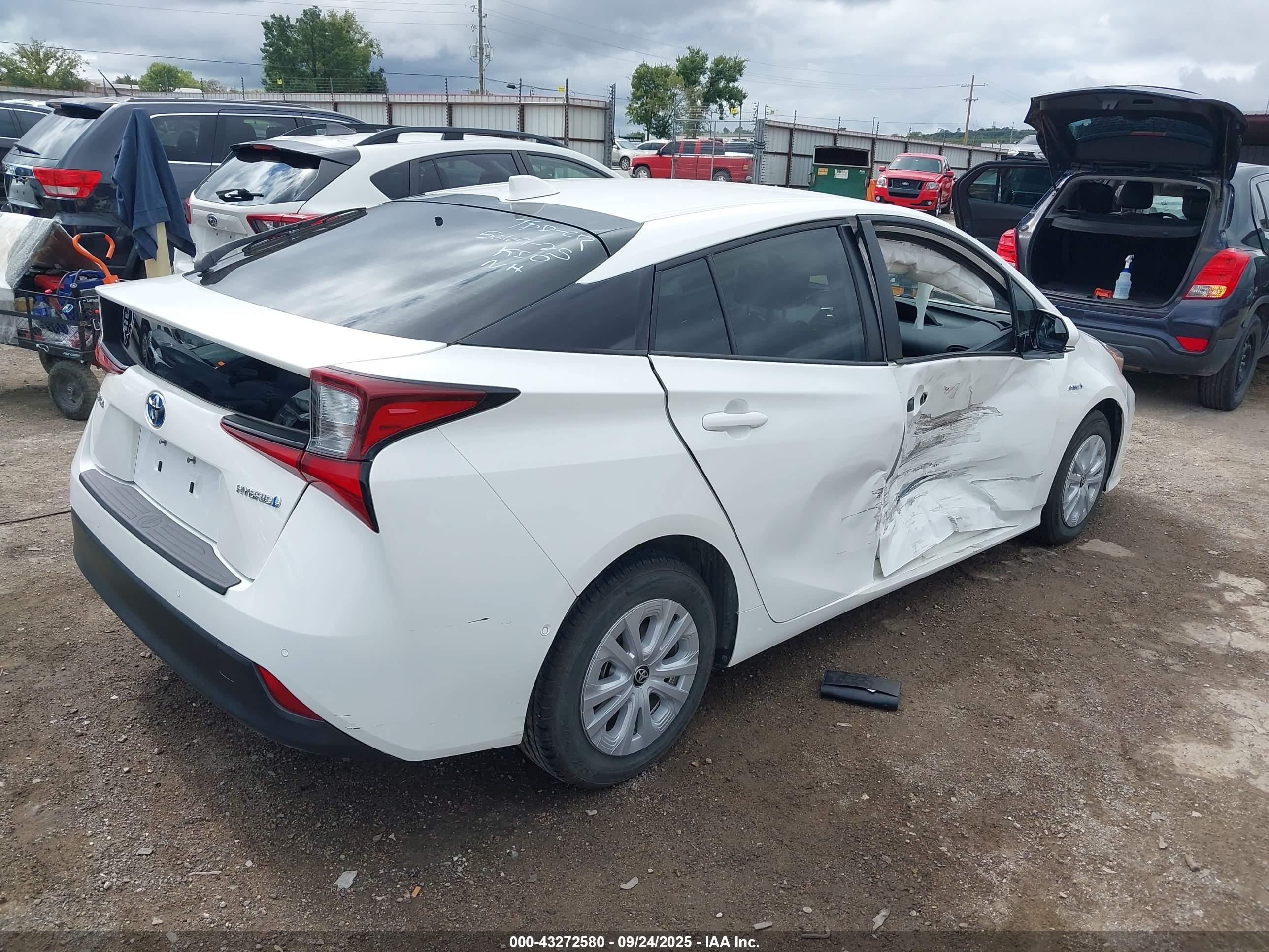 TOYOTA PRIUS image 4