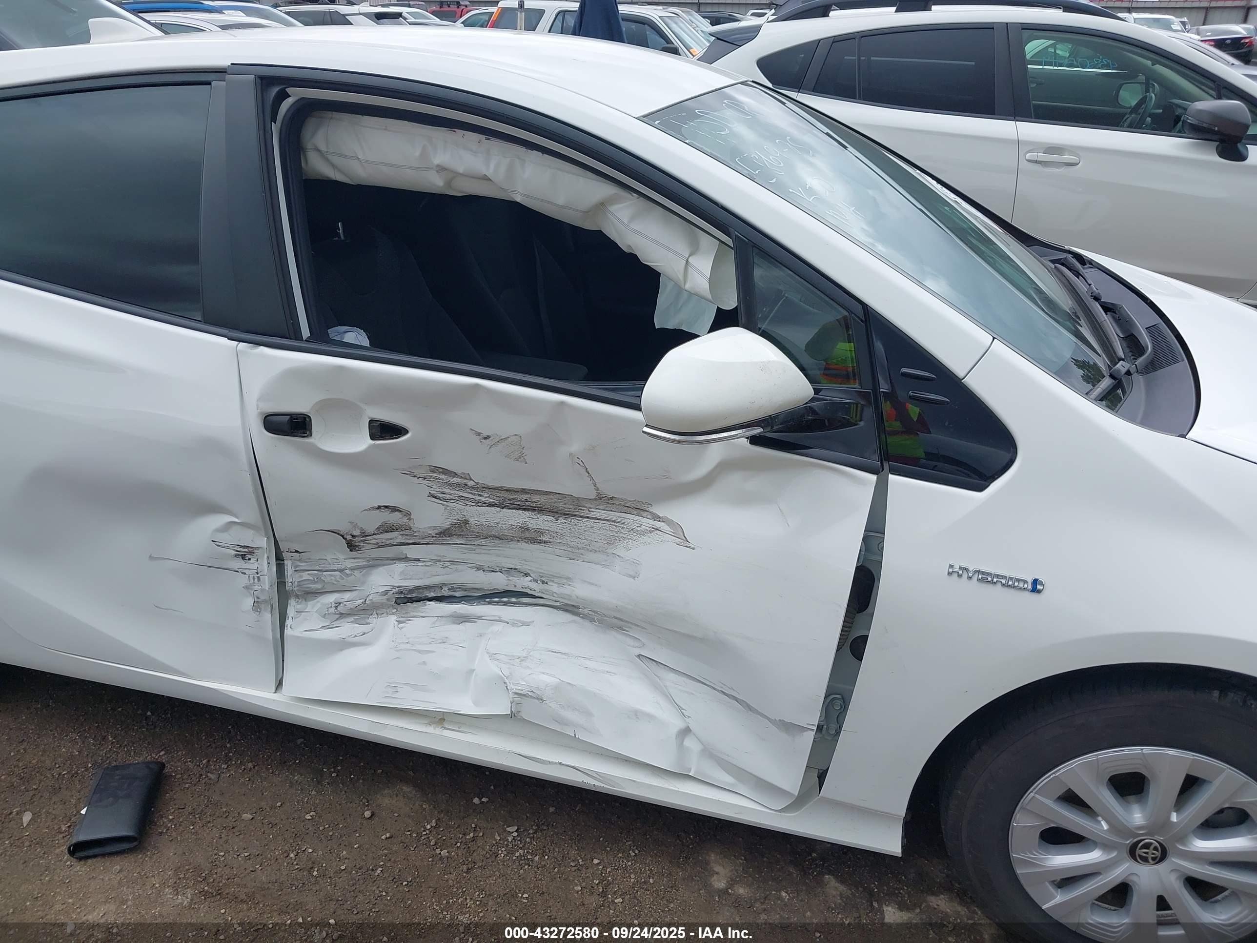 TOYOTA PRIUS image 6