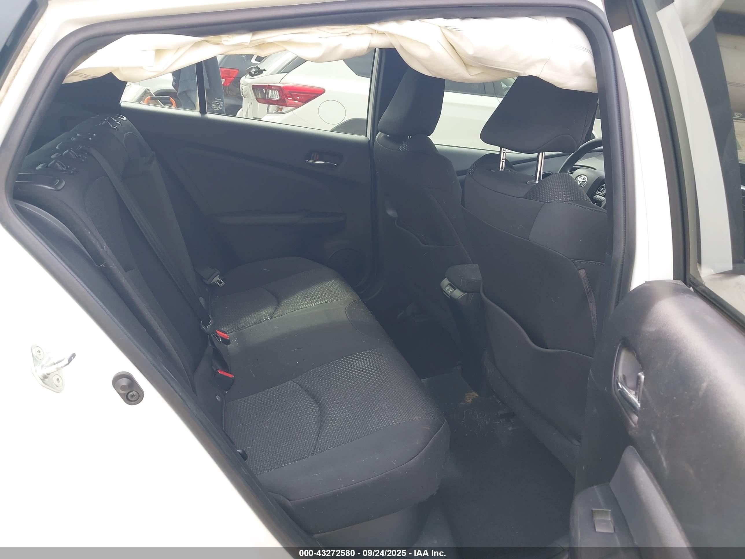 TOYOTA PRIUS image 8