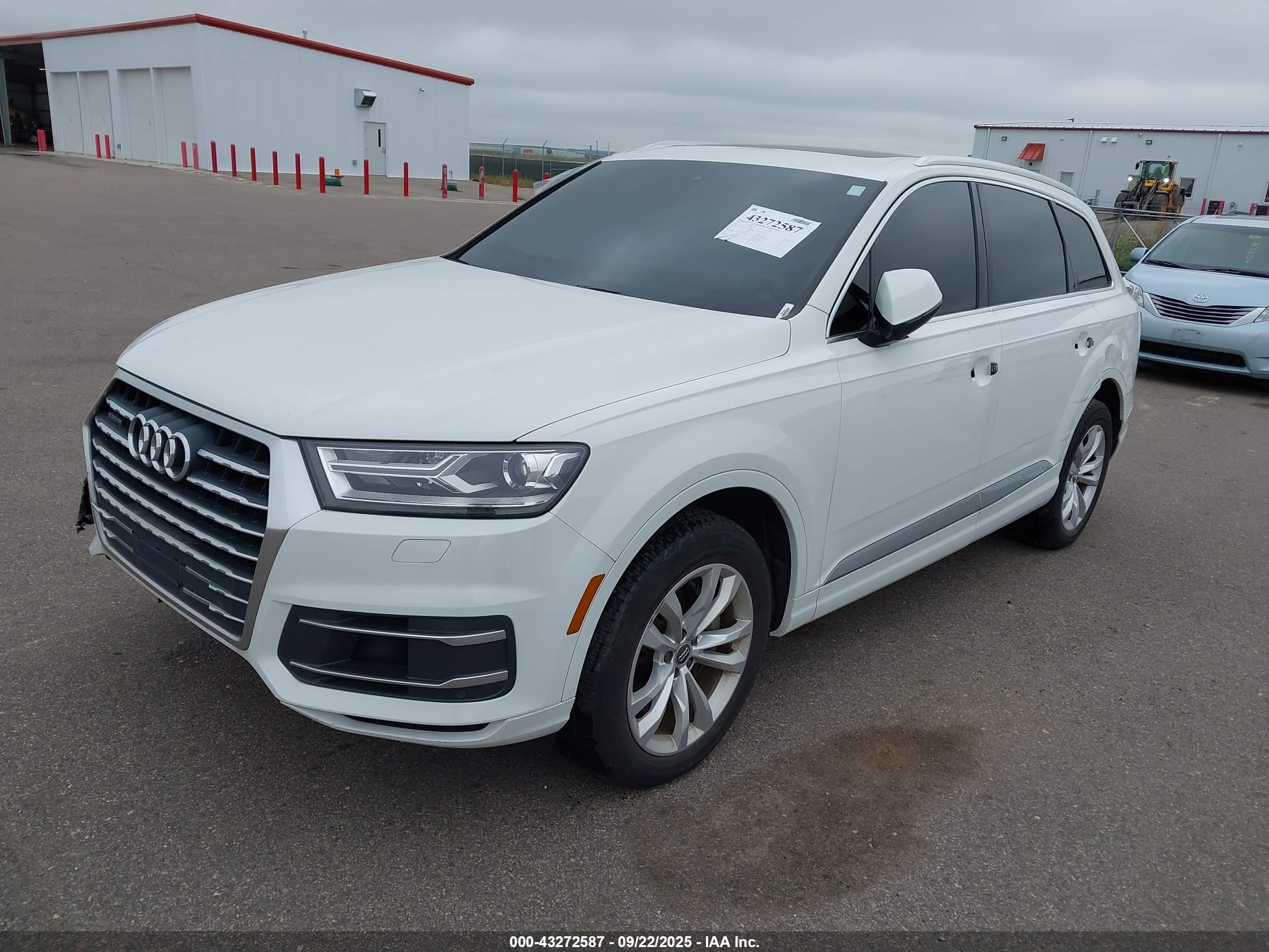 AUDI Q7 image 2