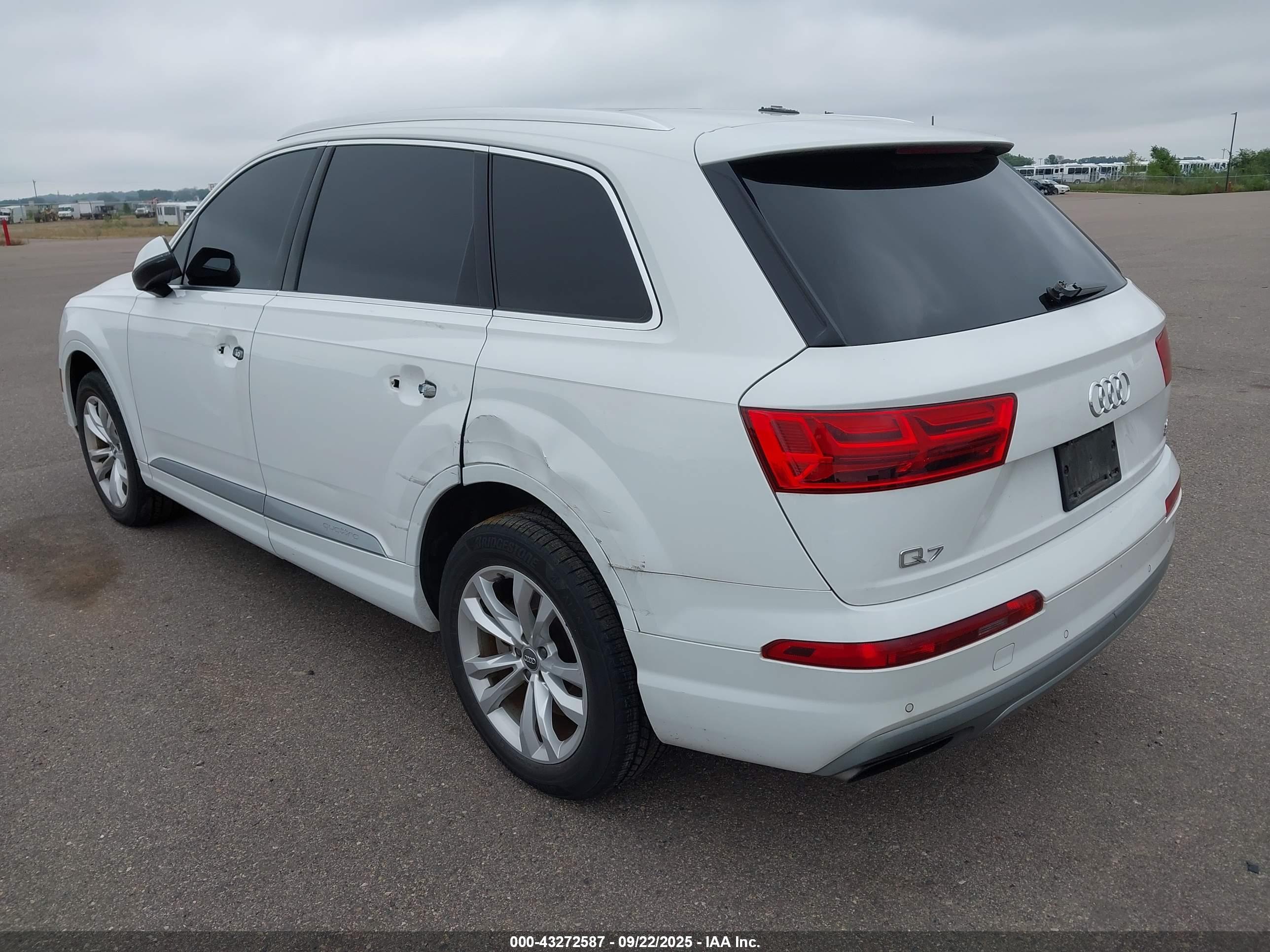 AUDI Q7 image 3