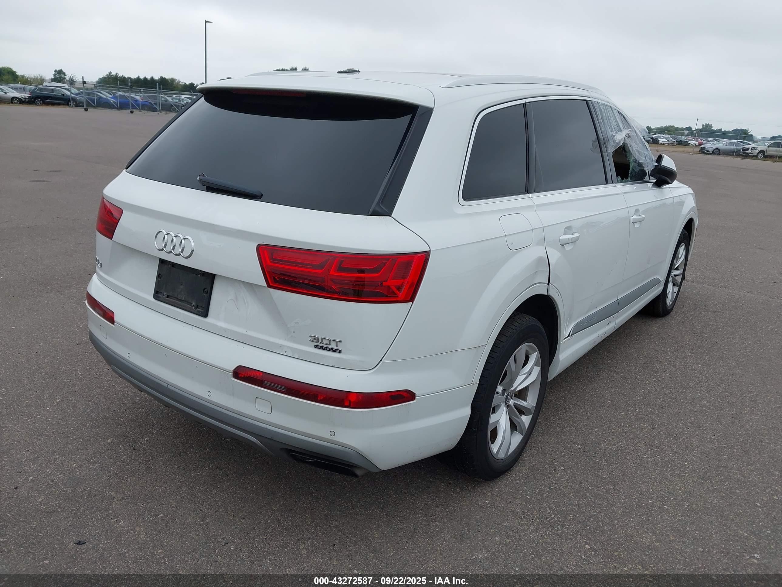 AUDI Q7 image 4