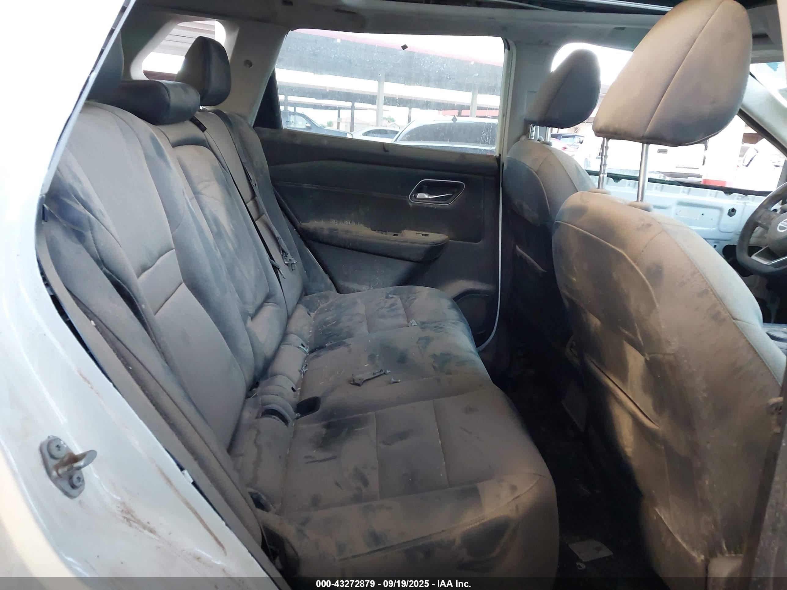 NISSAN ROGUE image 8