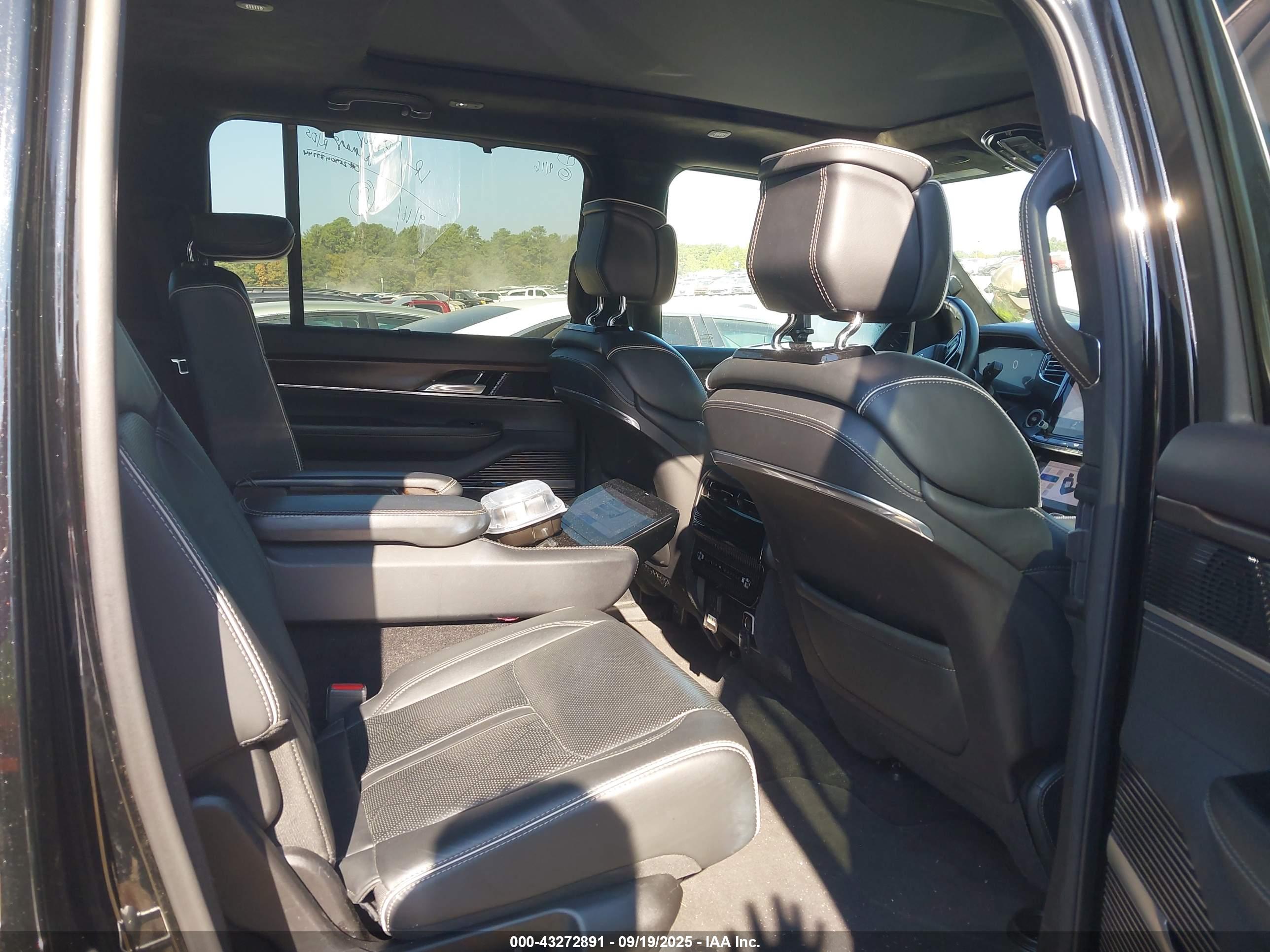 JEEP GRAND image 8