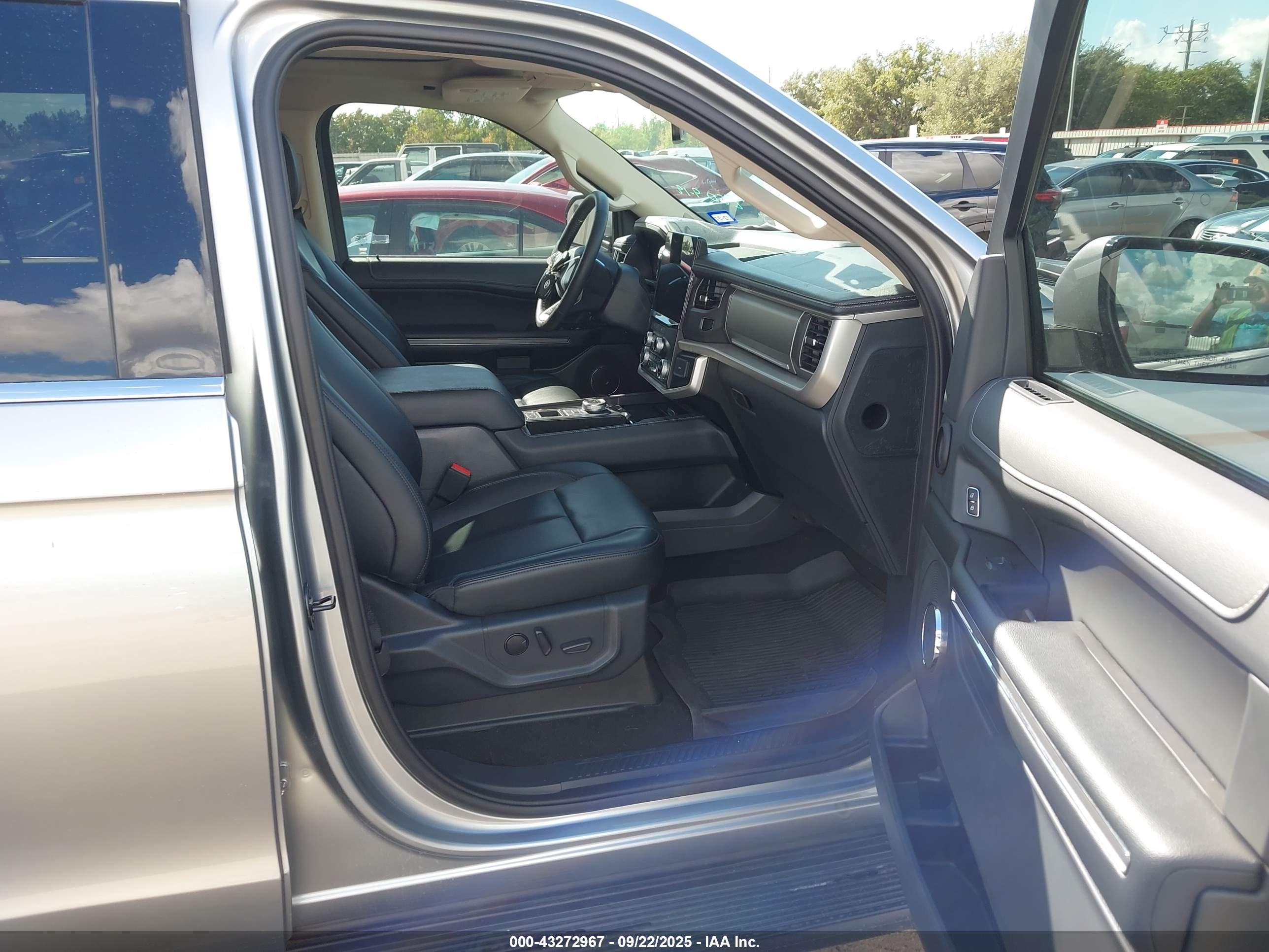 FORD EXPEDITION image 5