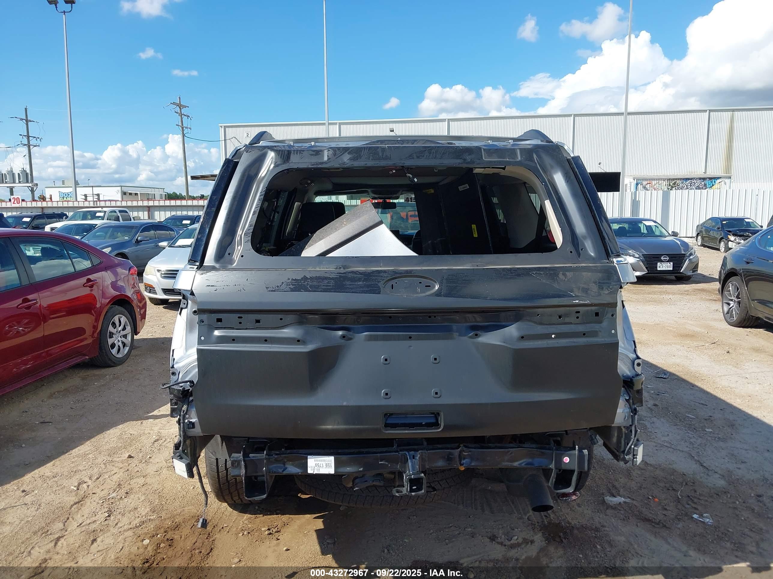 FORD EXPEDITION image 6