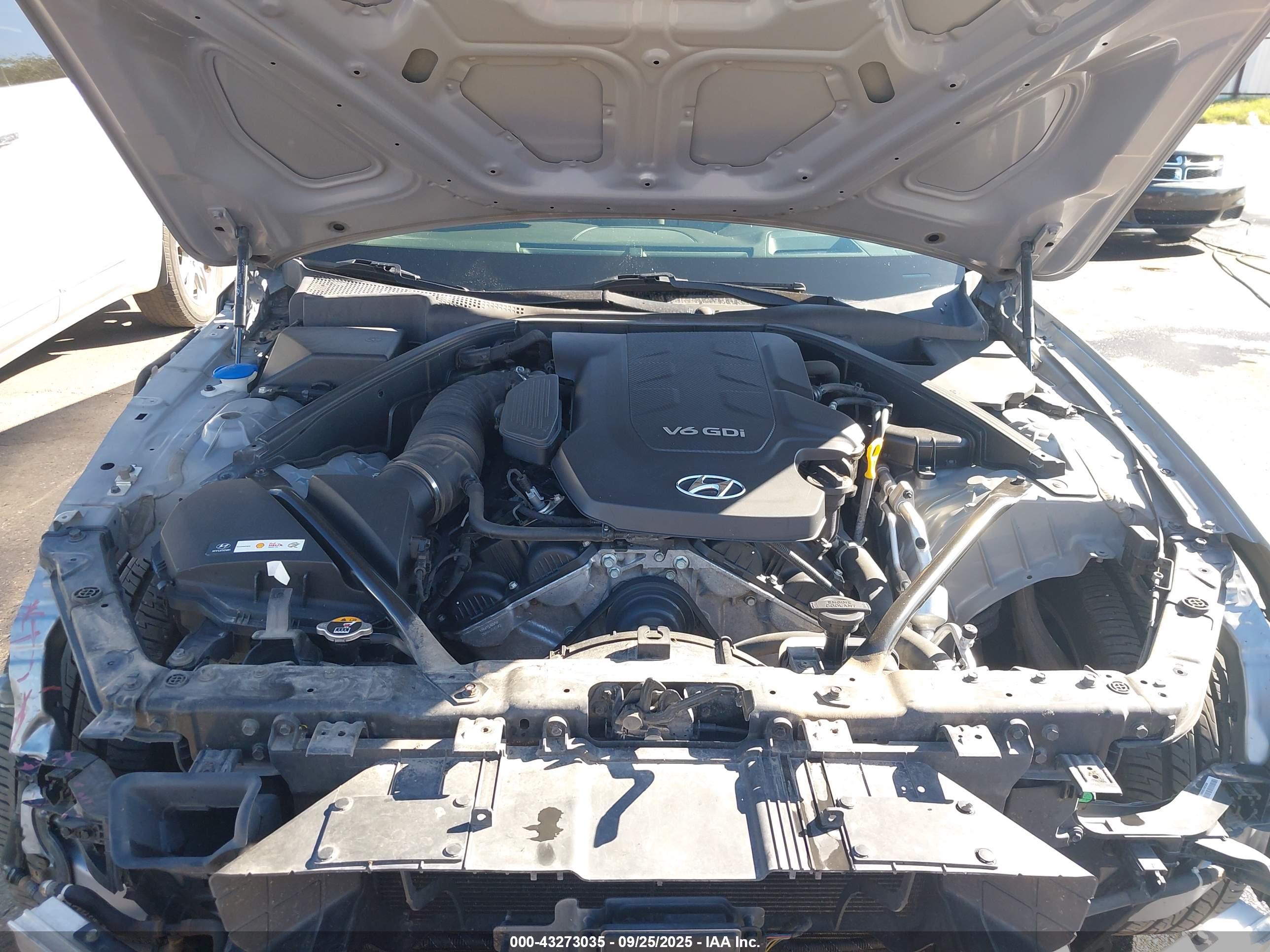 HYUNDAI GENESIS image 10
