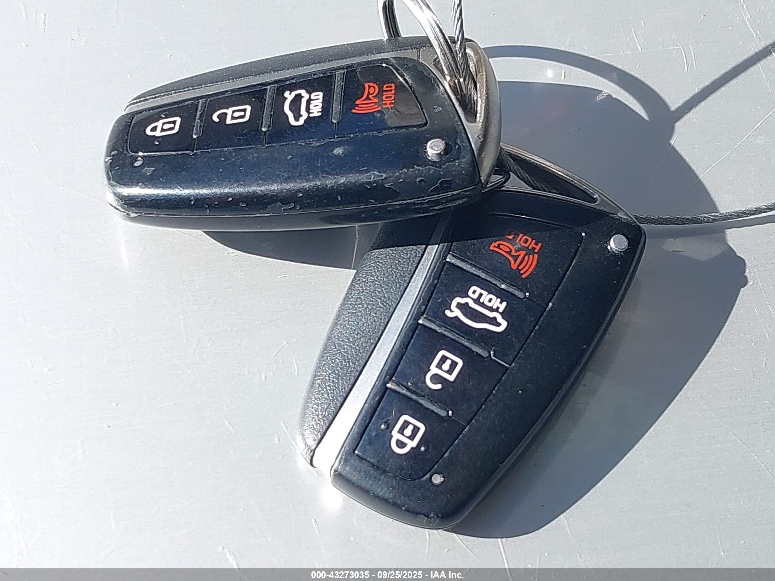 HYUNDAI GENESIS image 11