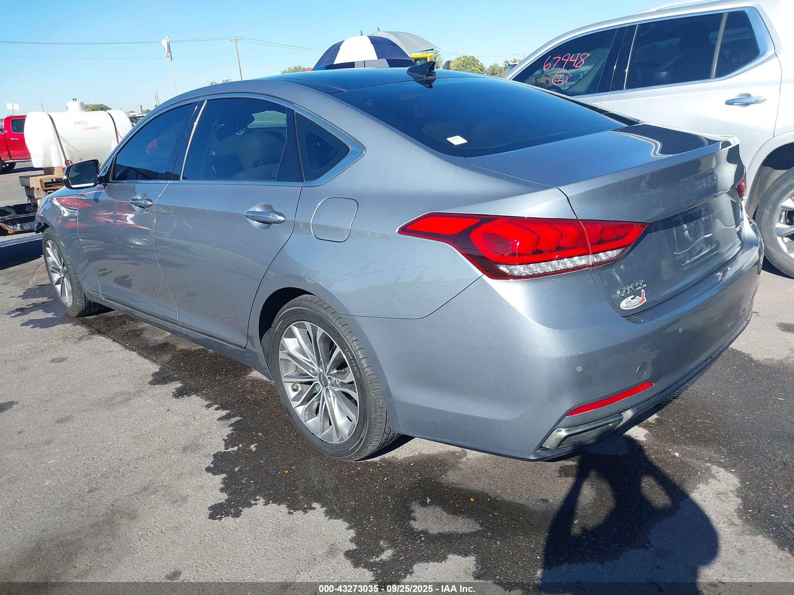 HYUNDAI GENESIS image 3