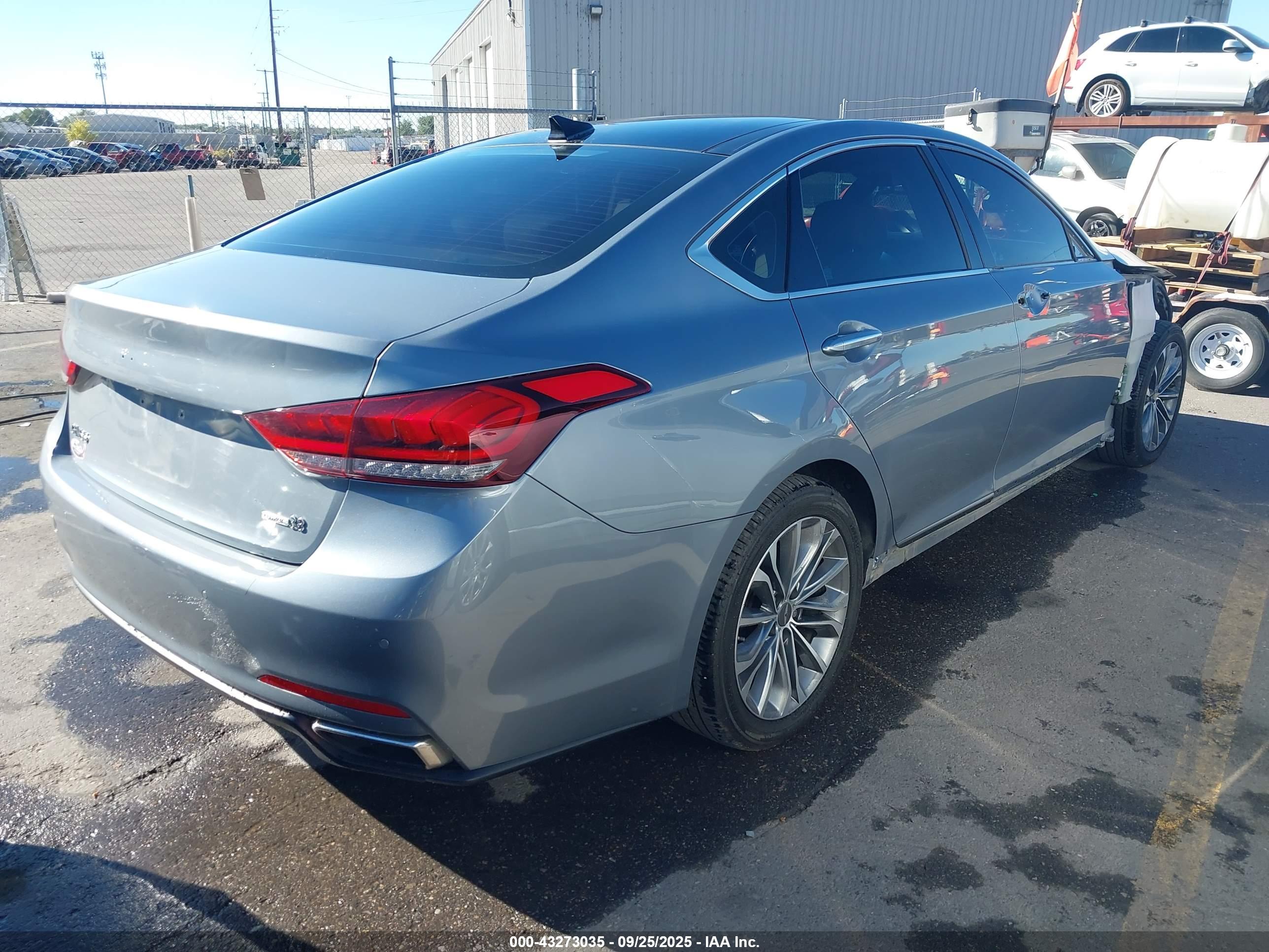 HYUNDAI GENESIS image 4