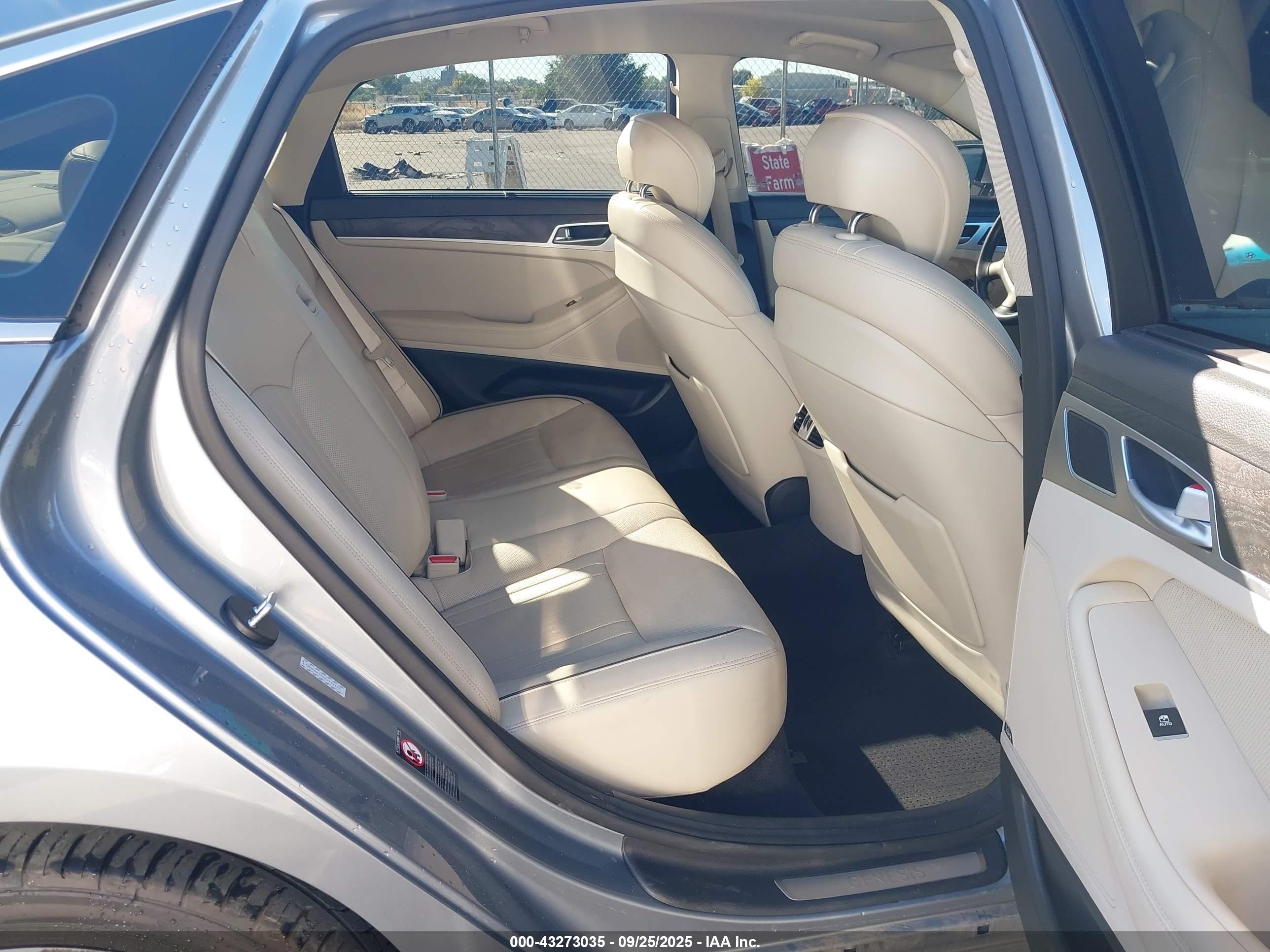 HYUNDAI GENESIS image 8