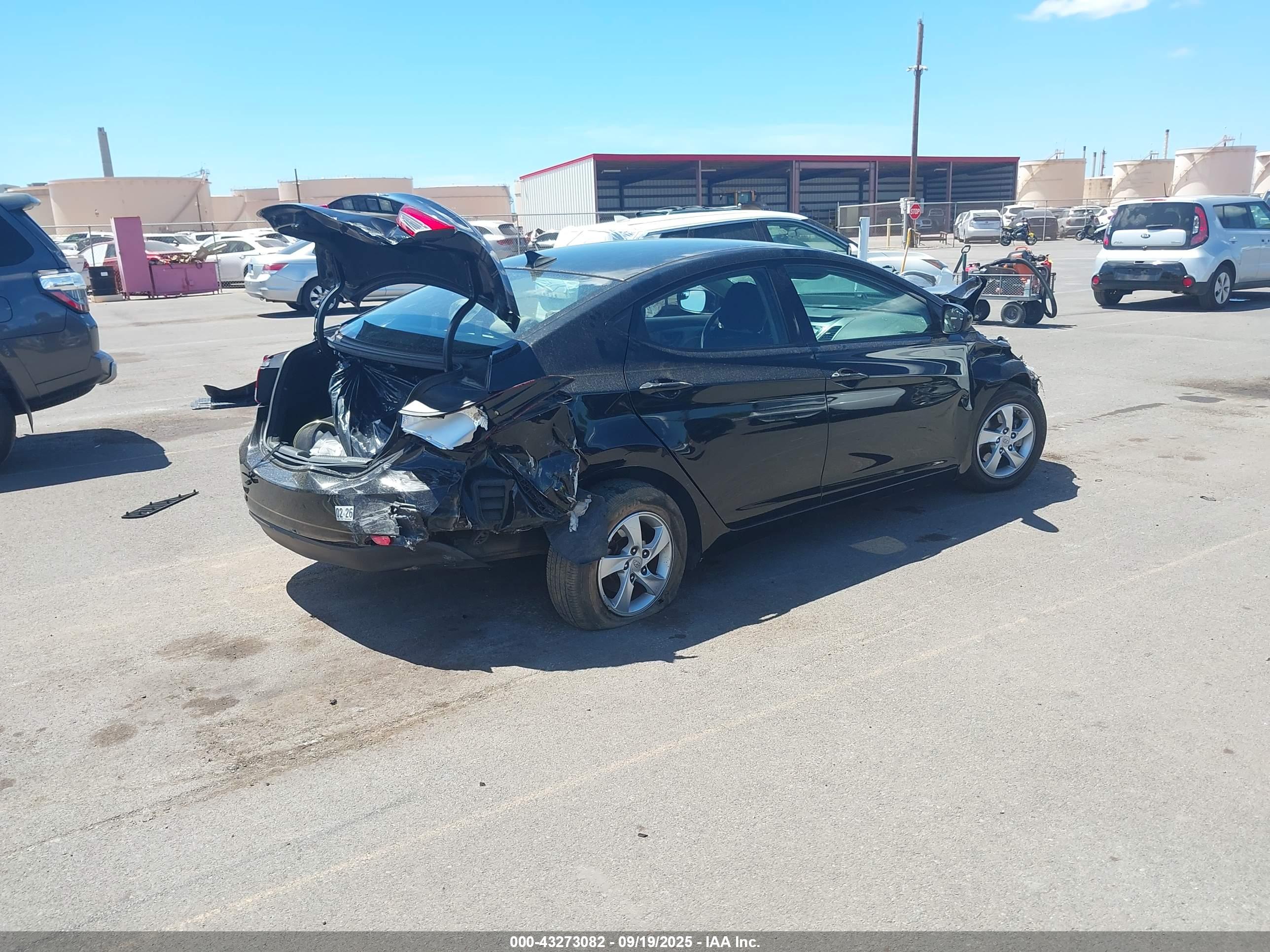 HYUNDAI ELANTRA image 4