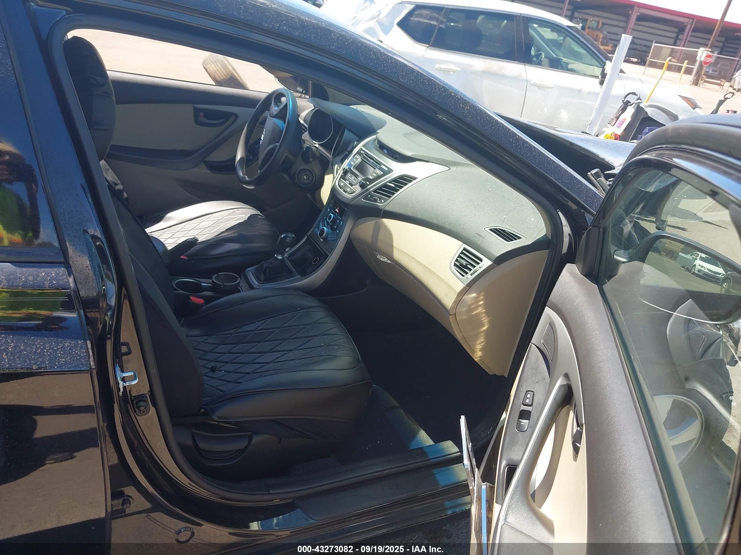 HYUNDAI ELANTRA image 5