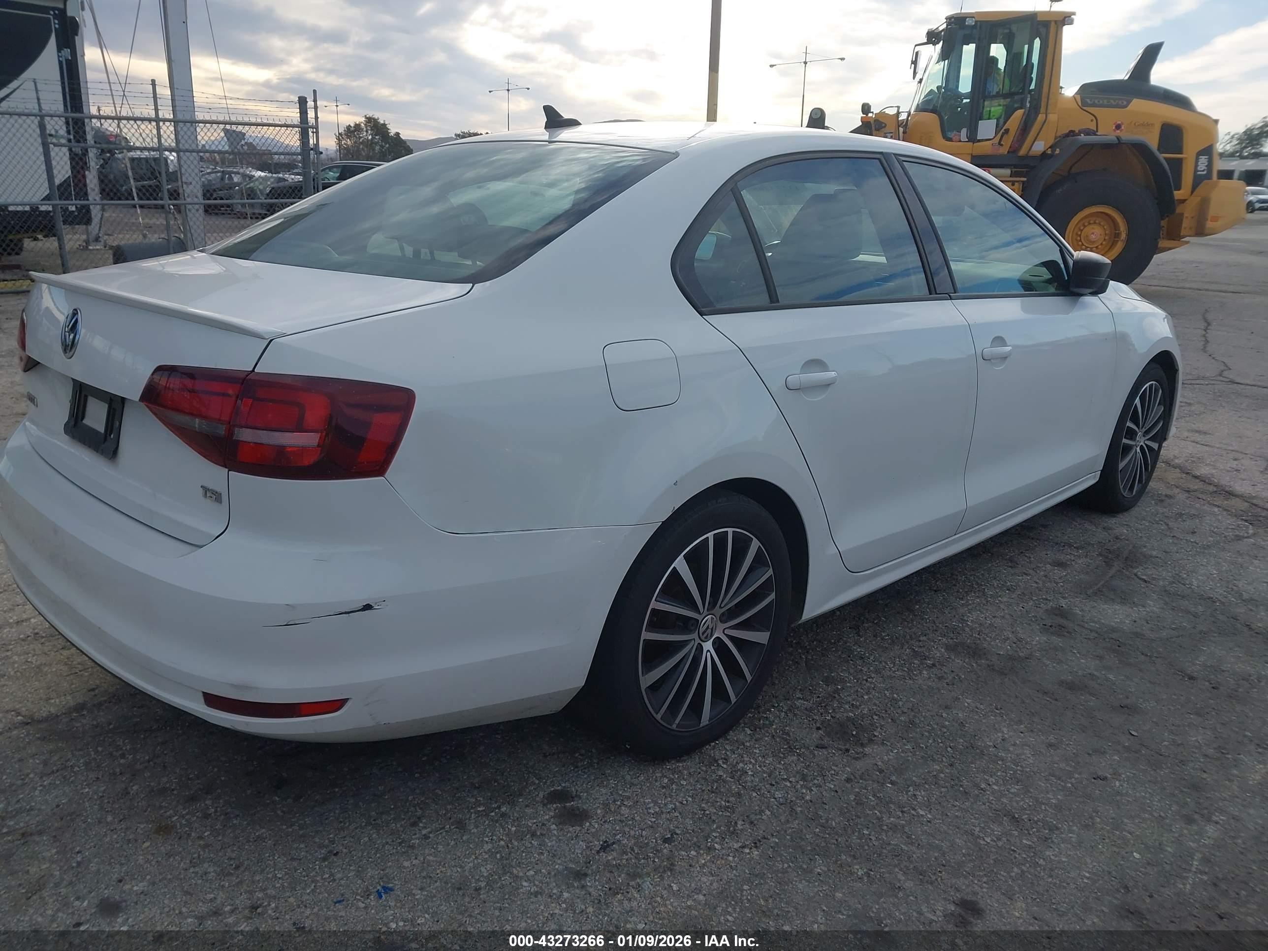 VOLKSWAGEN JETTA image 4