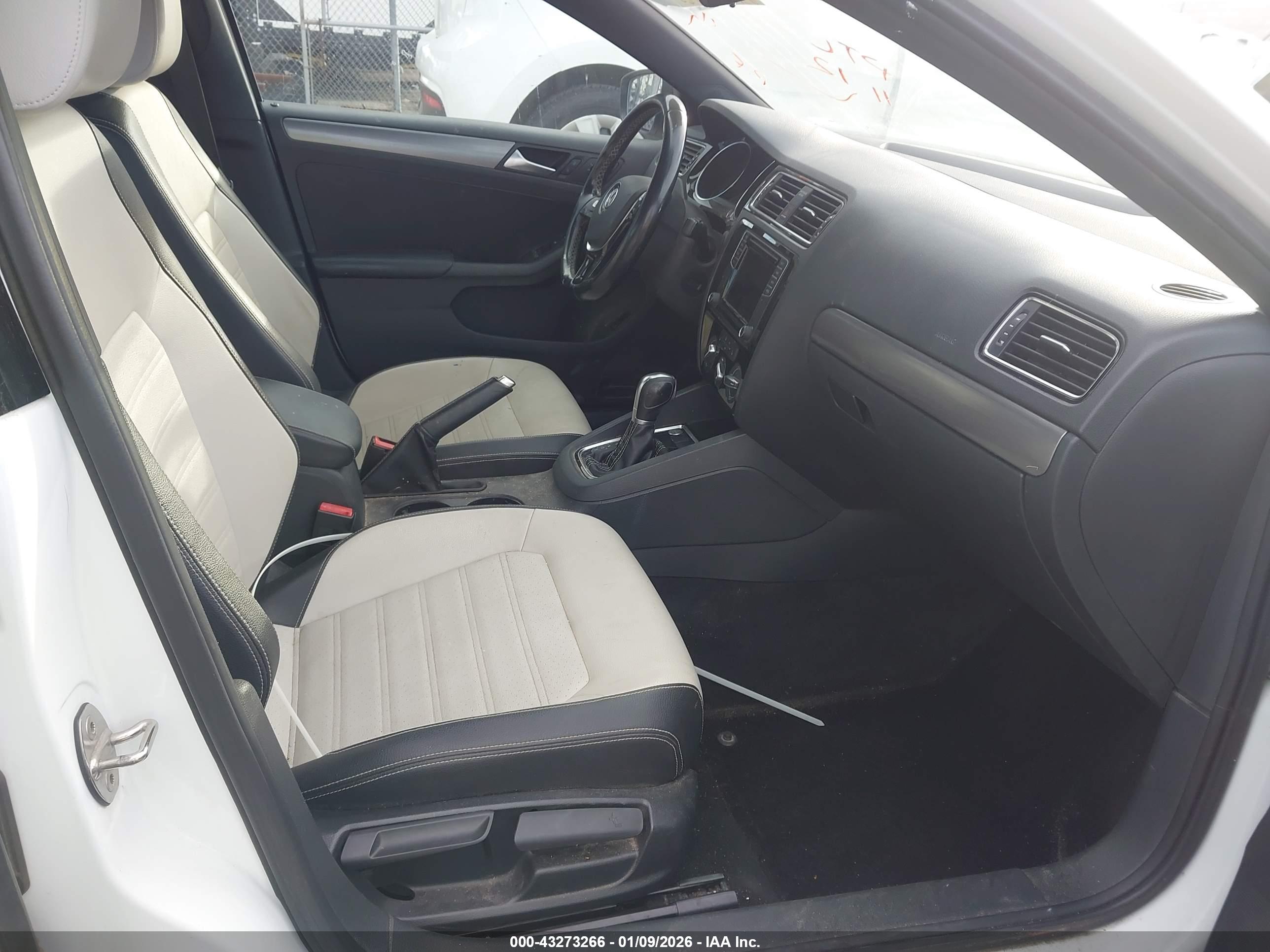 VOLKSWAGEN JETTA image 5