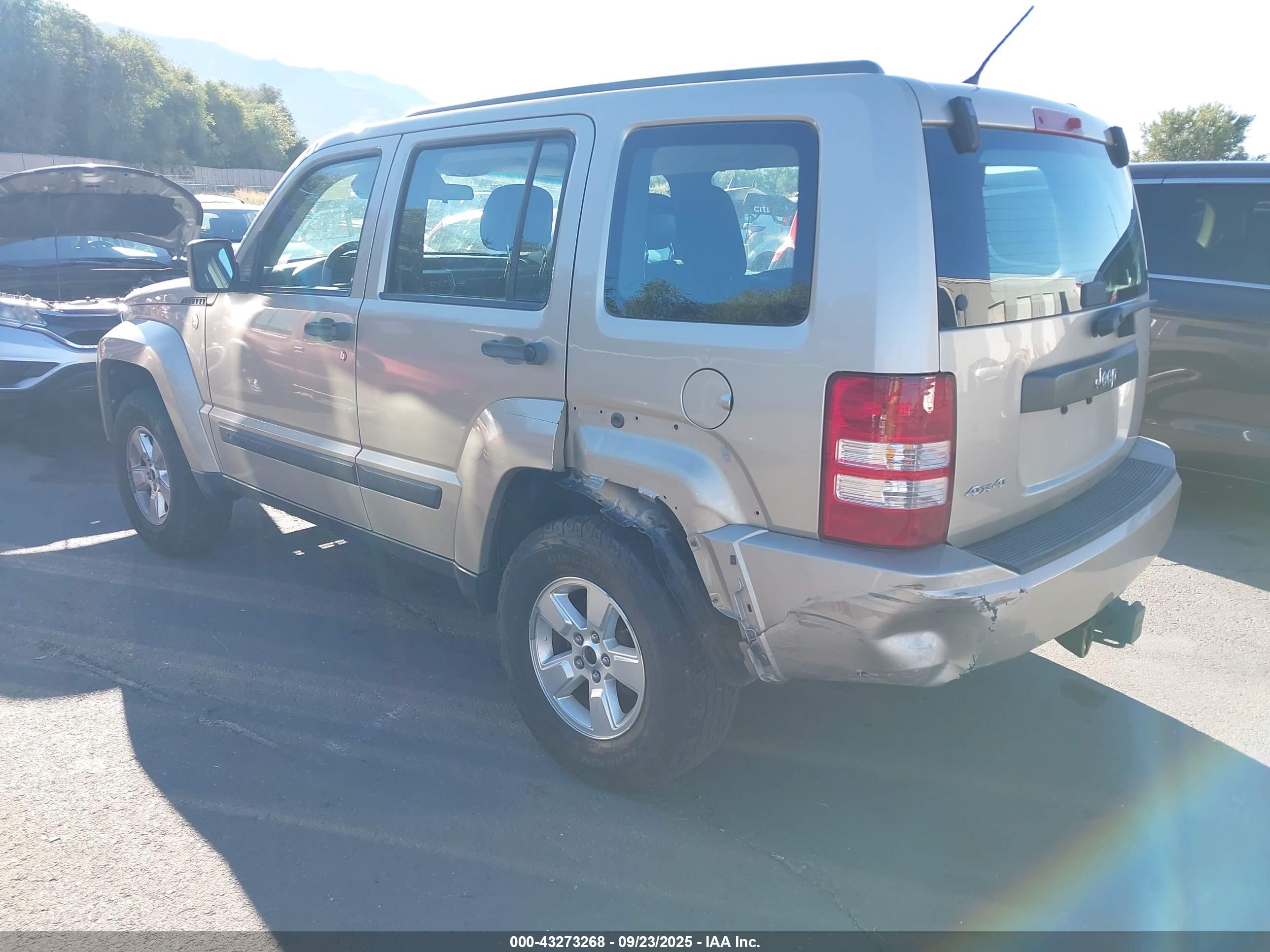 JEEP LIBERTY image 3
