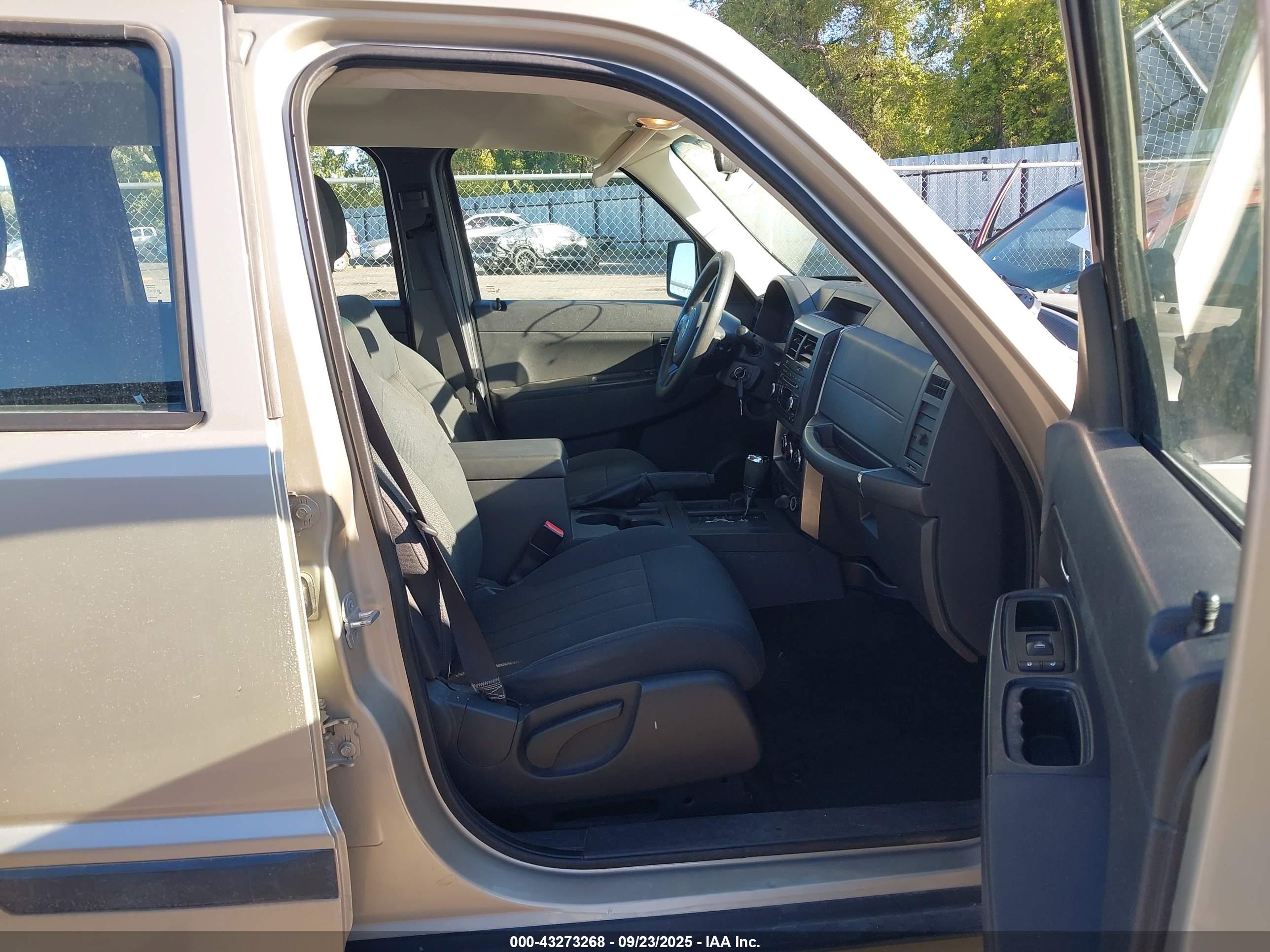 JEEP LIBERTY image 5