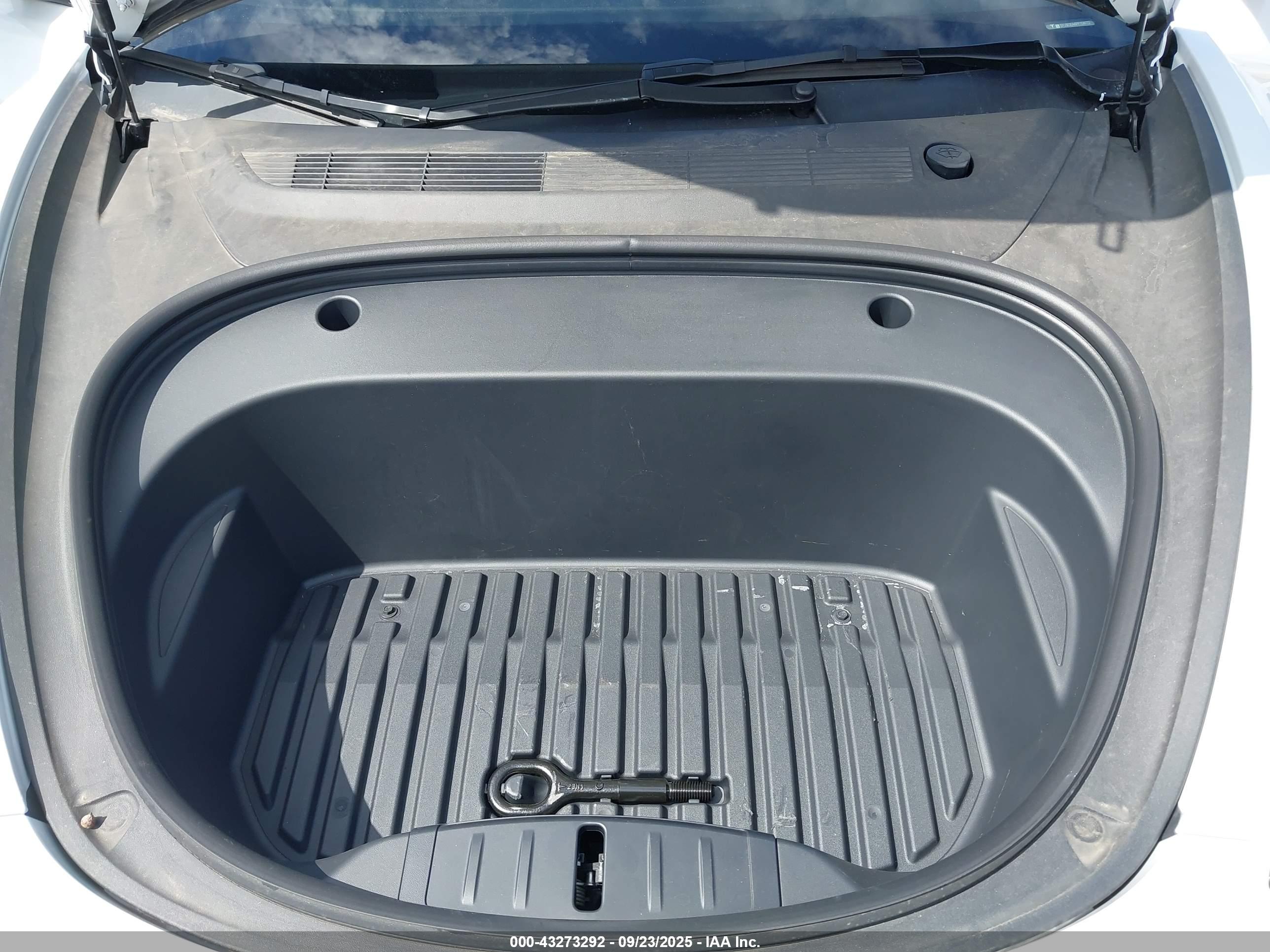 TESLA MODEL image 10