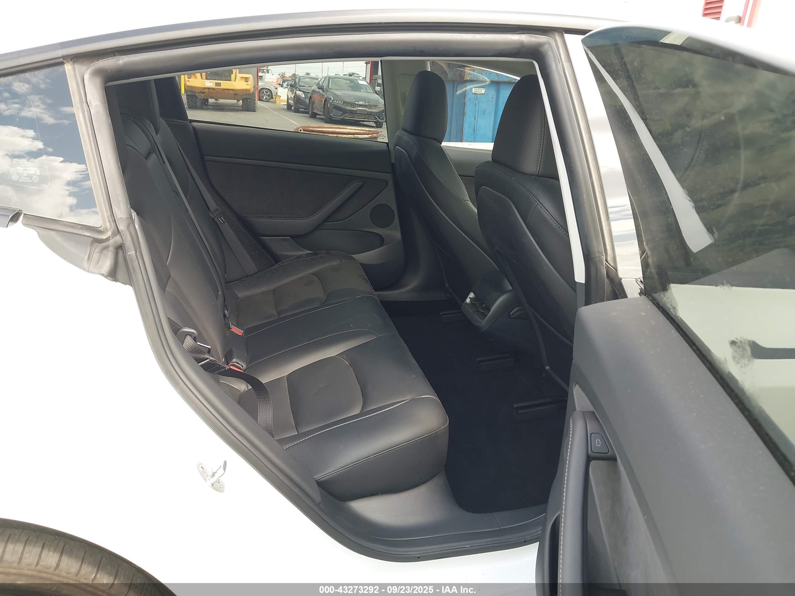 TESLA MODEL image 8