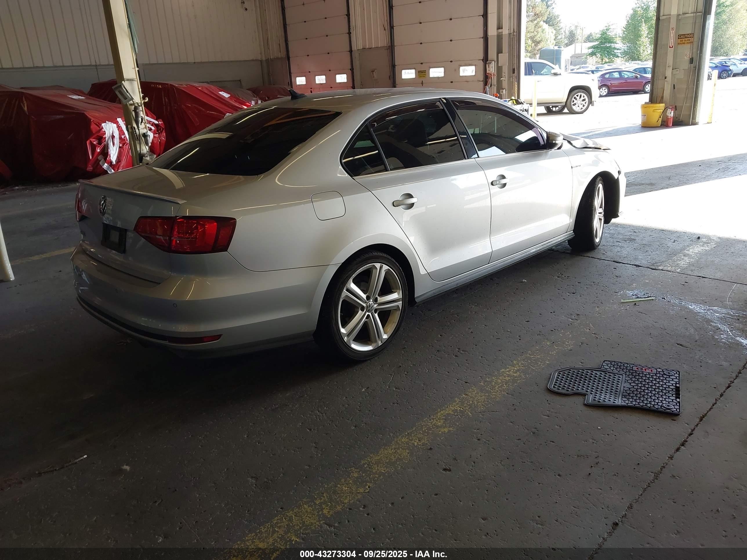 VOLKSWAGEN JETTA image 4