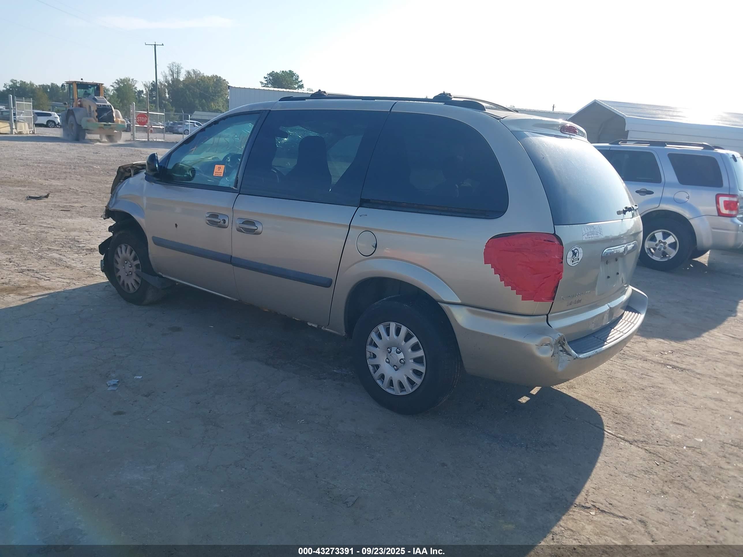 CHRYSLER TOWN image 3
