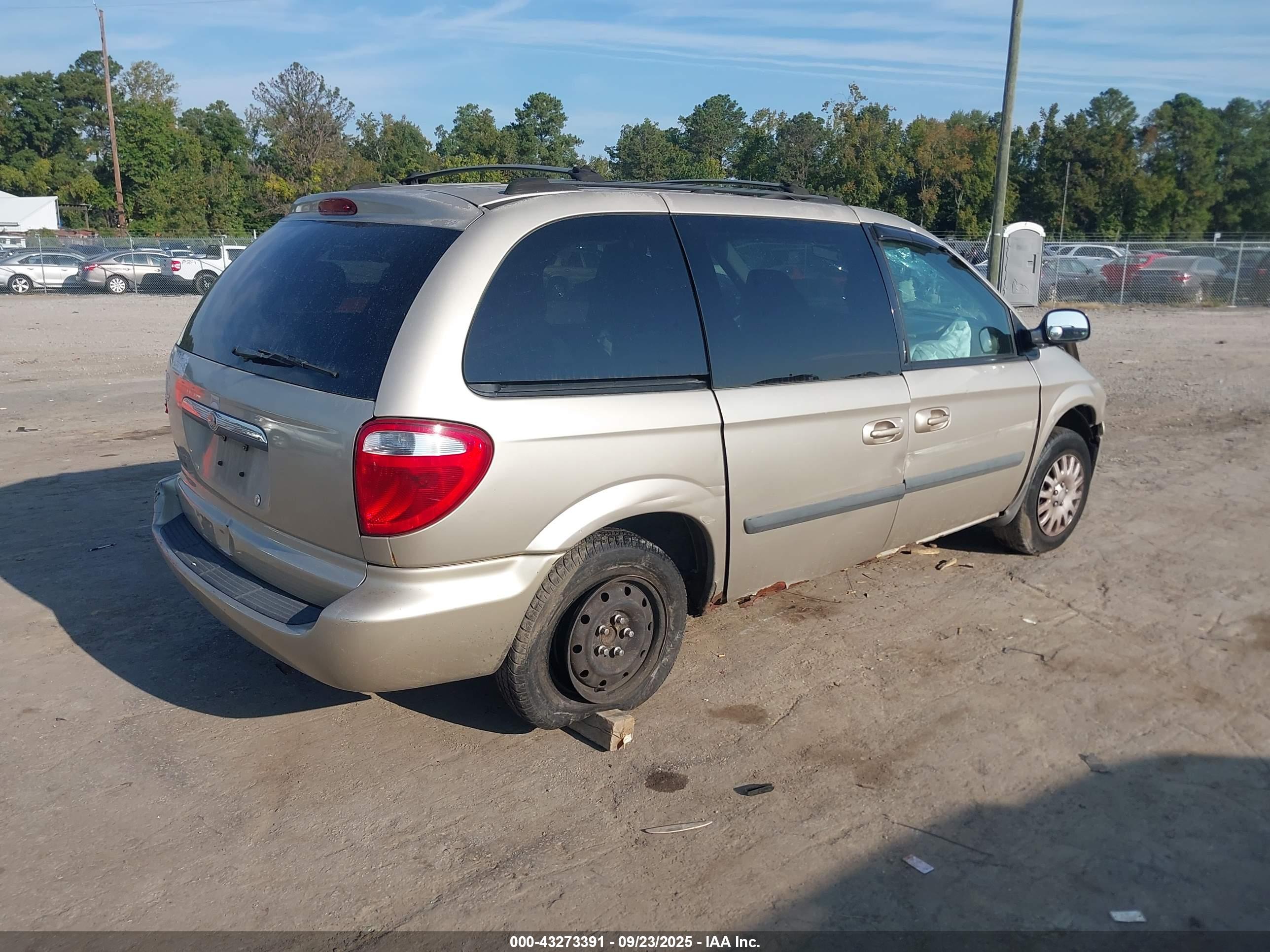 CHRYSLER TOWN image 4
