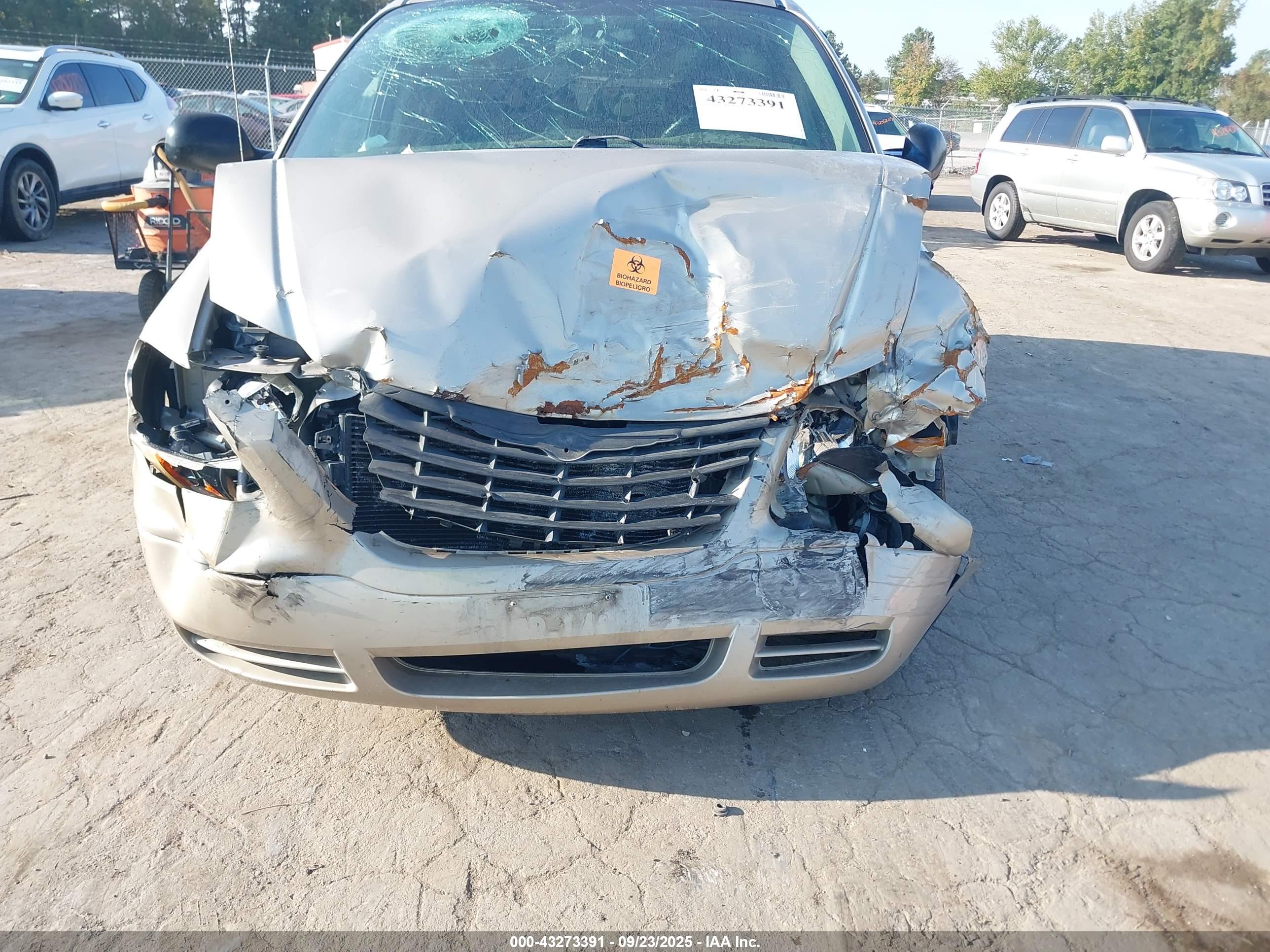 CHRYSLER TOWN image 6
