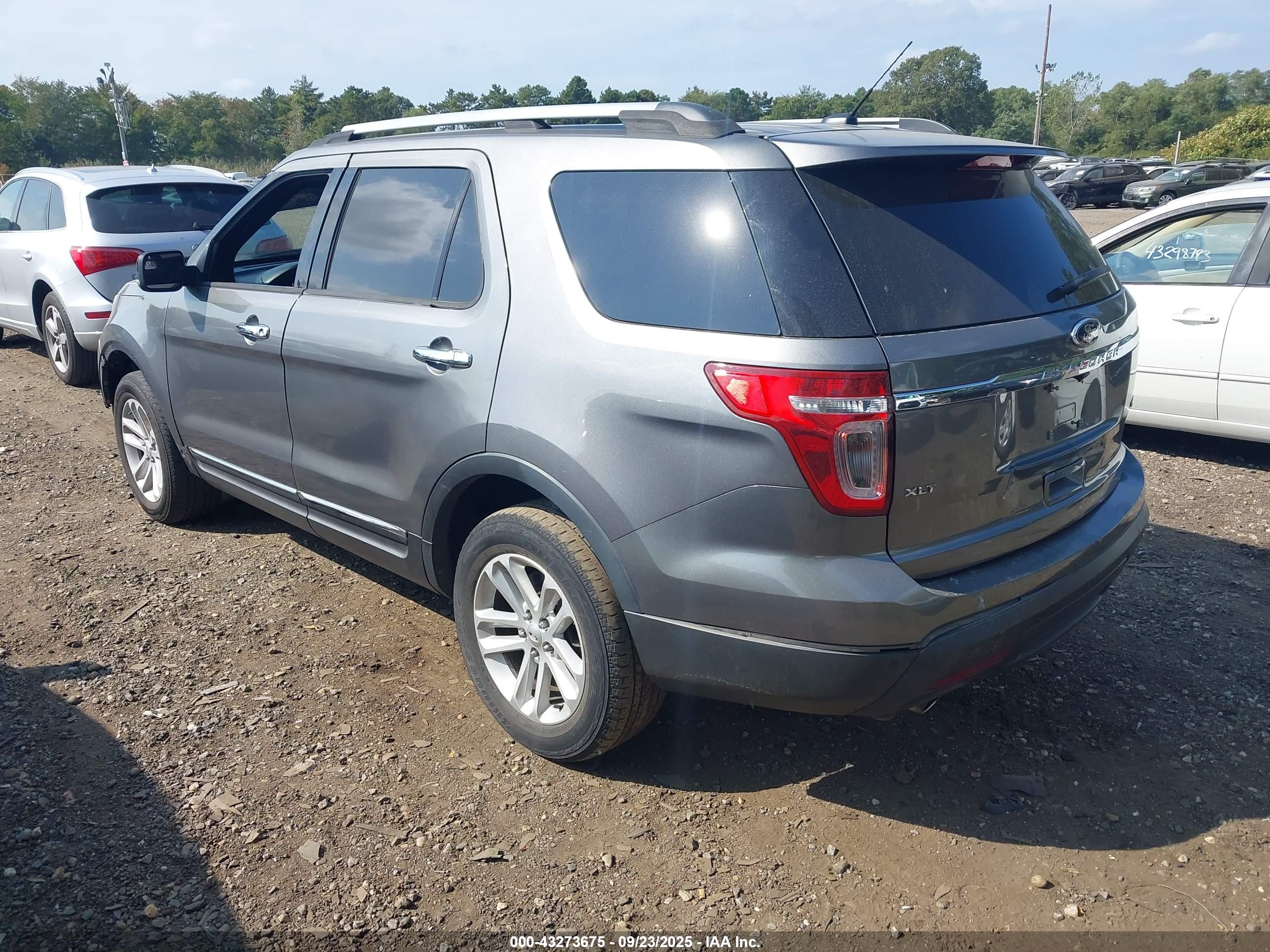 FORD EXPLORER image 3