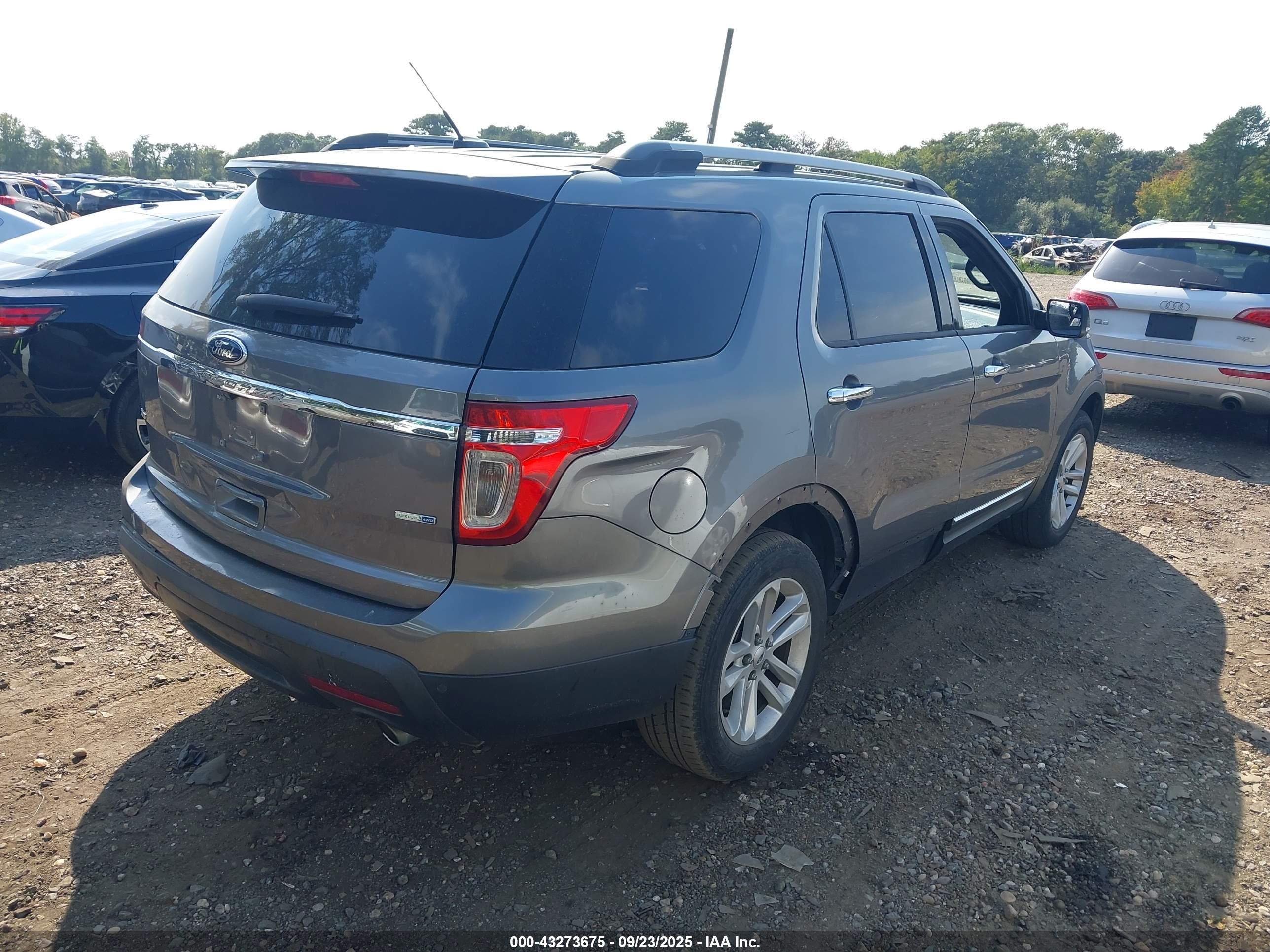 FORD EXPLORER image 4