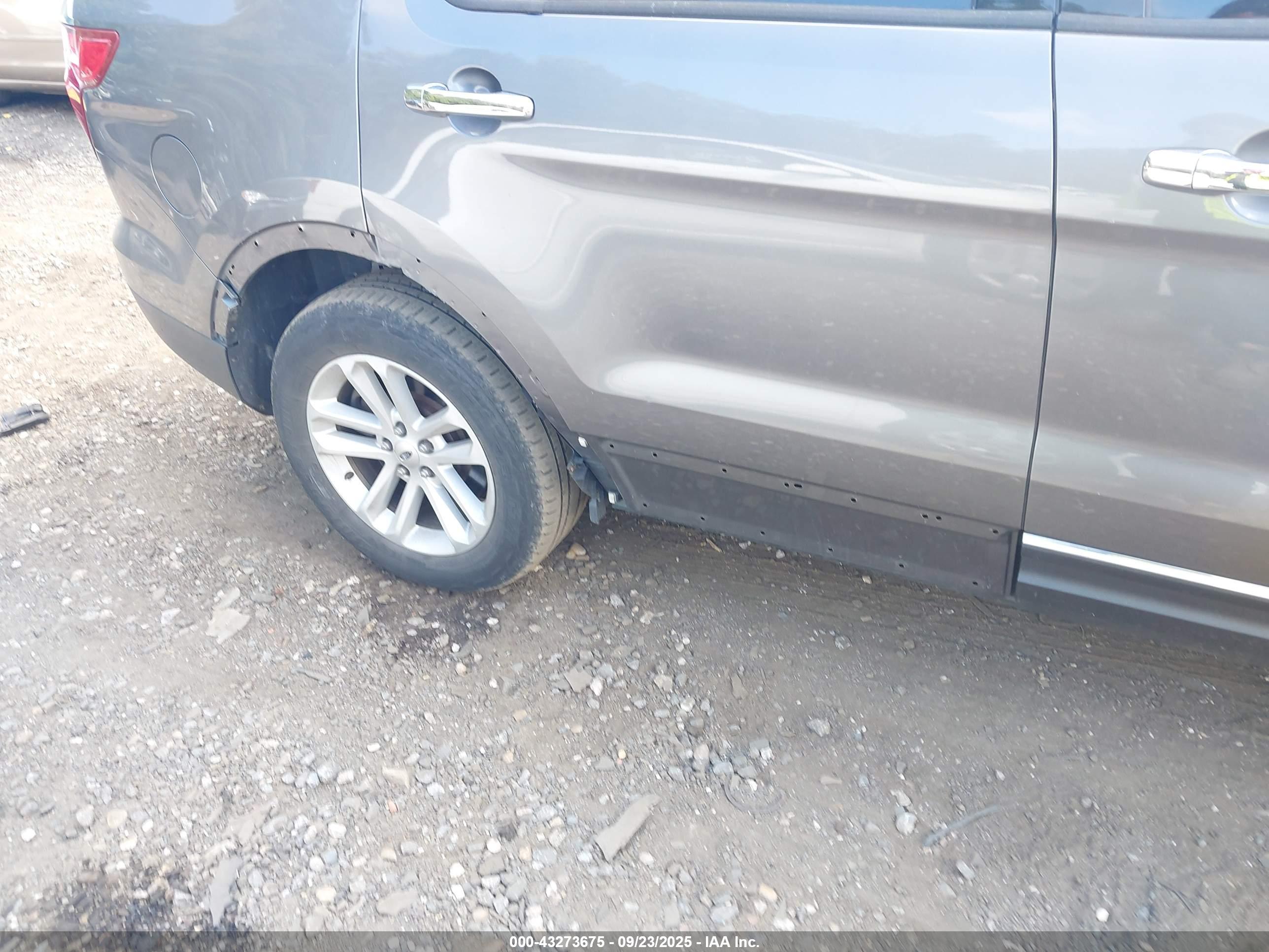 FORD EXPLORER image 6