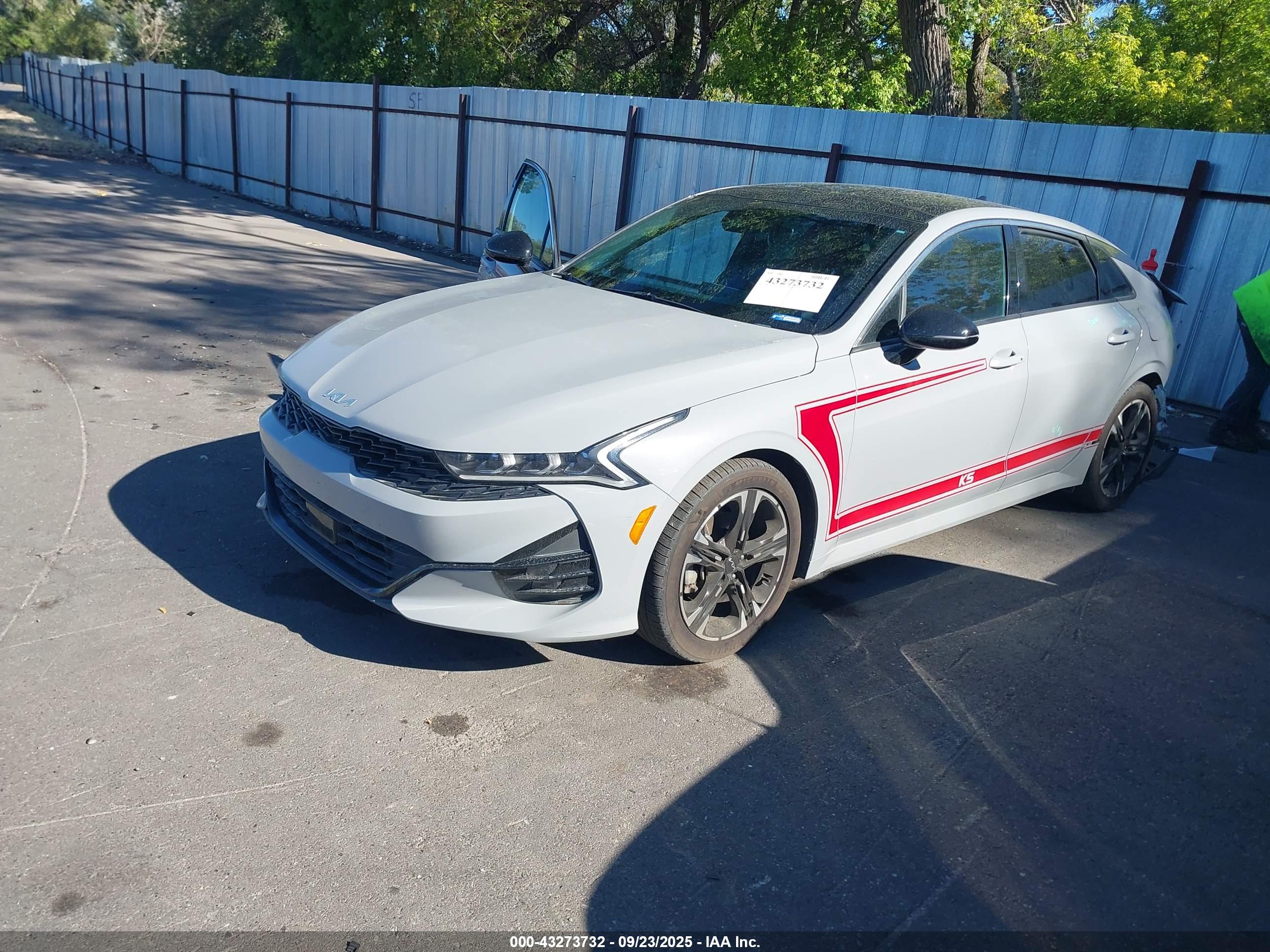 KIA K5 image 2