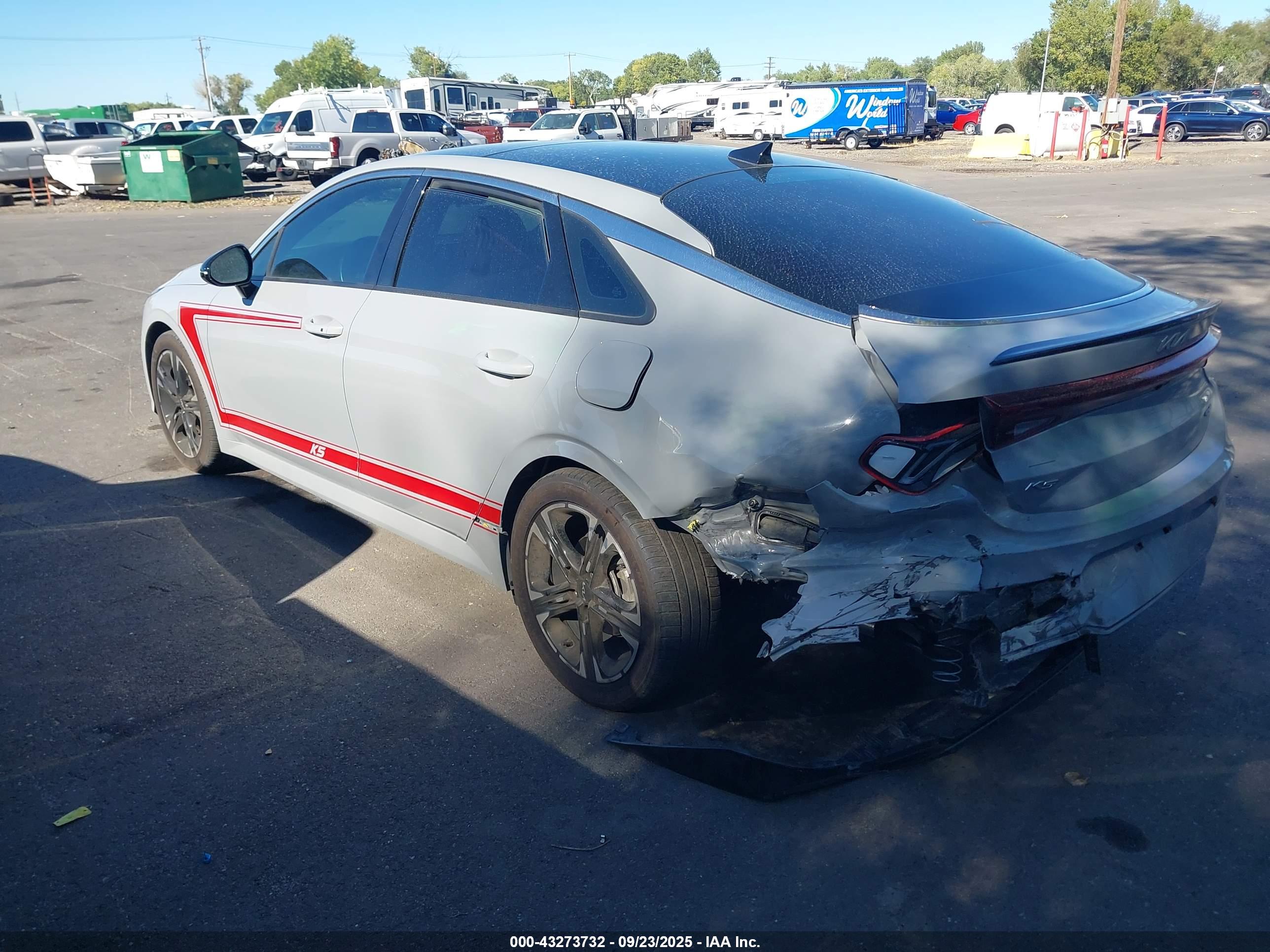 KIA K5 image 3