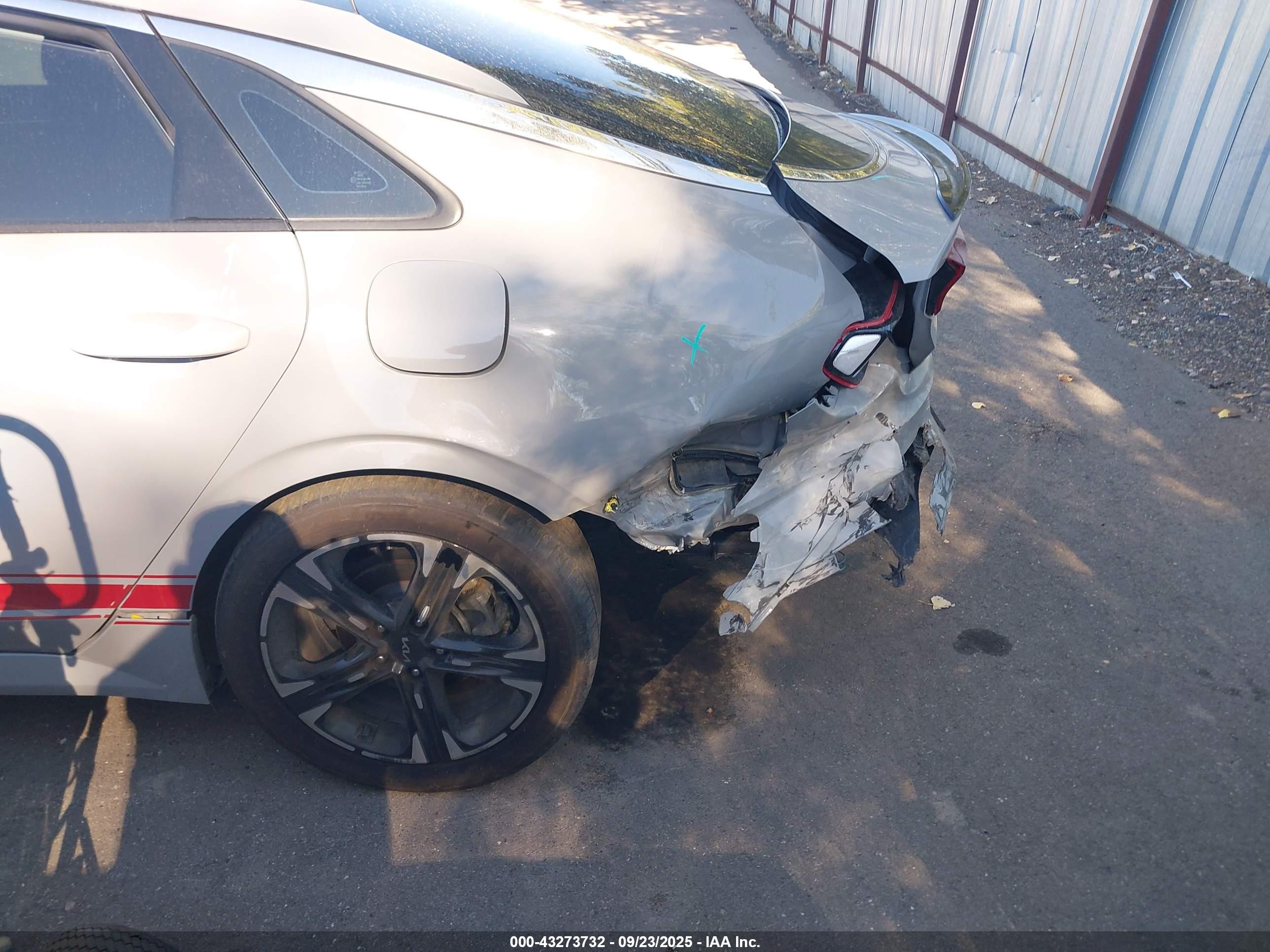 KIA K5 image 6