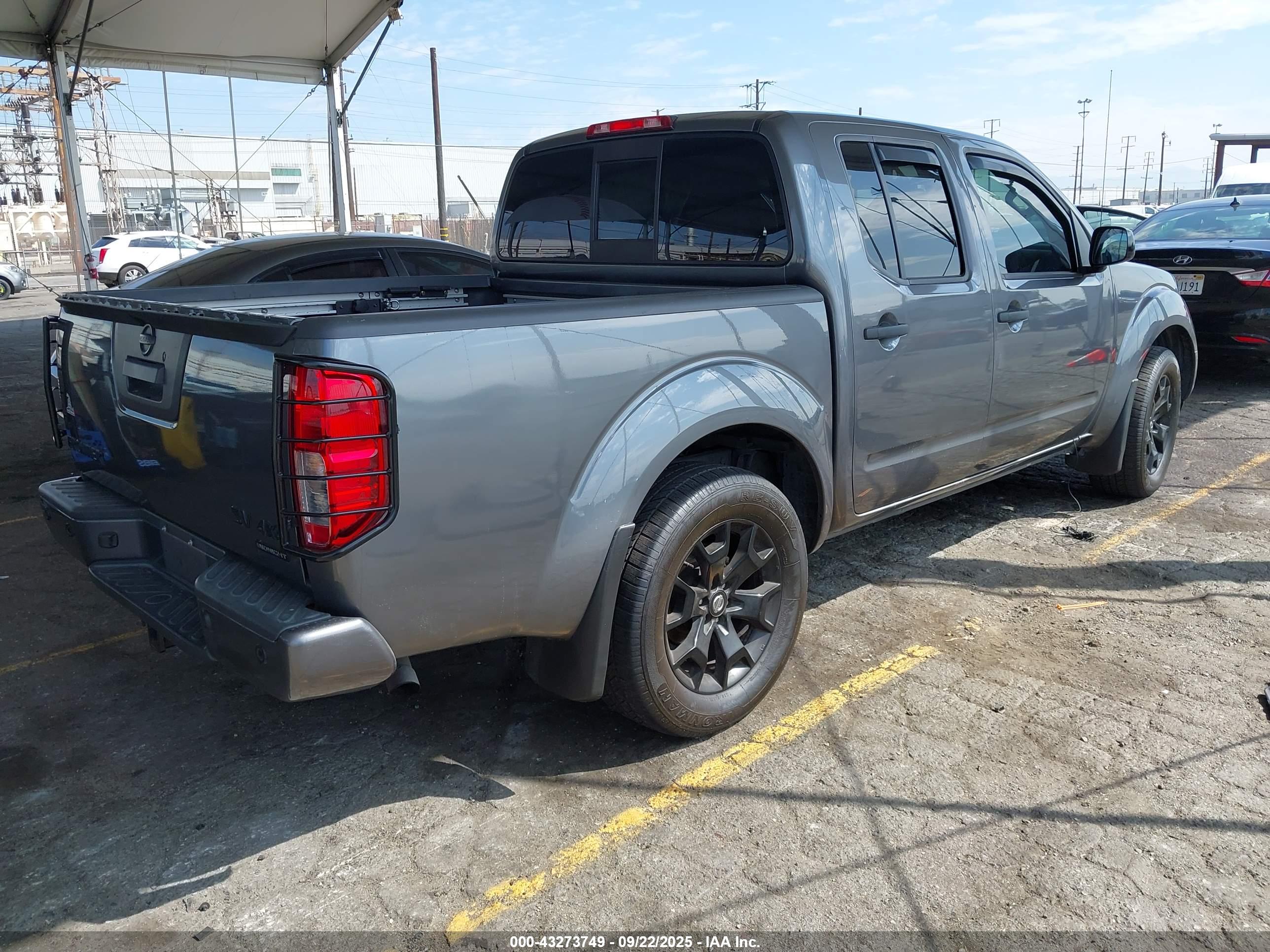 NISSAN FRONTIER image 4